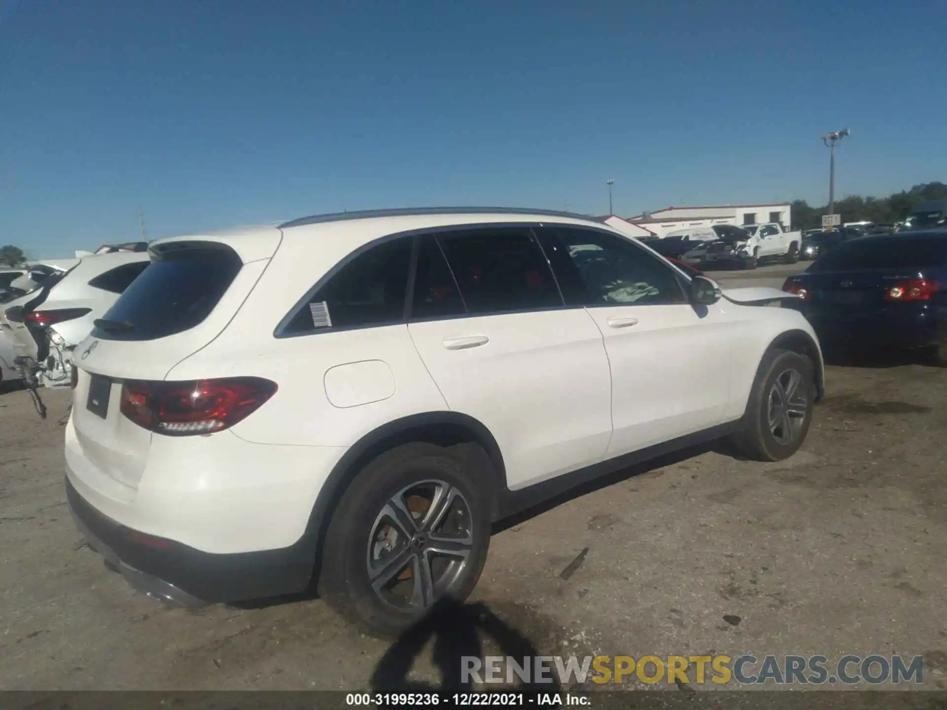 4 Photograph of a damaged car WDC0G8DB4LF698114 MERCEDES-BENZ GLC 2020