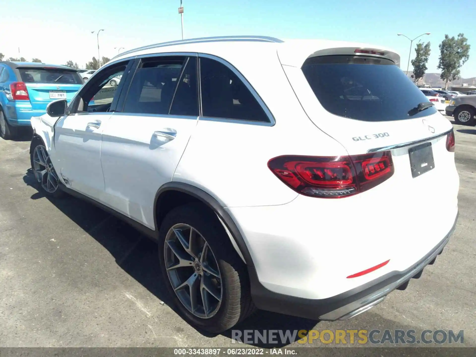 3 Photograph of a damaged car WDC0G8DB4LF718359 MERCEDES-BENZ GLC 2020