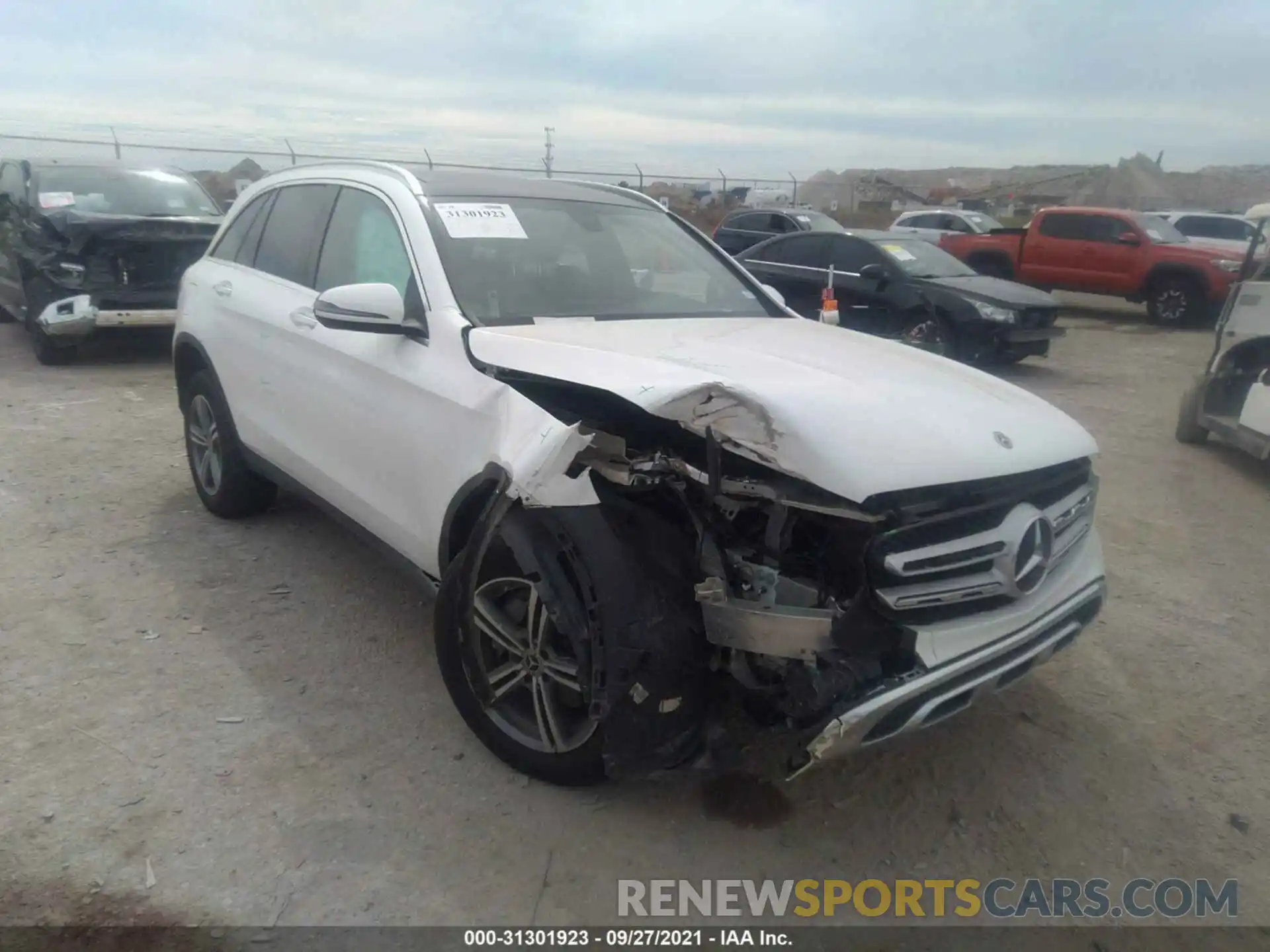 1 Photograph of a damaged car WDC0G8DB5LF694993 MERCEDES-BENZ GLC 2020