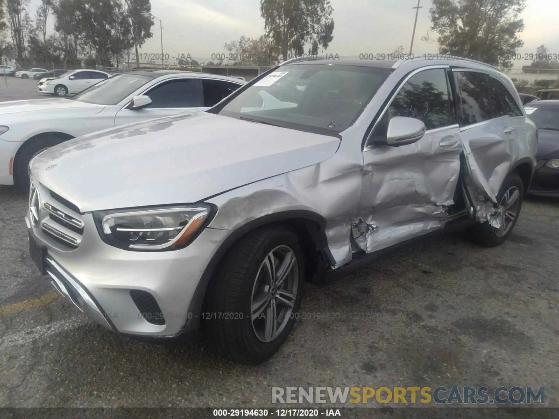 2 Photograph of a damaged car WDC0G8DB5LF711811 MERCEDES-BENZ GLC 2020