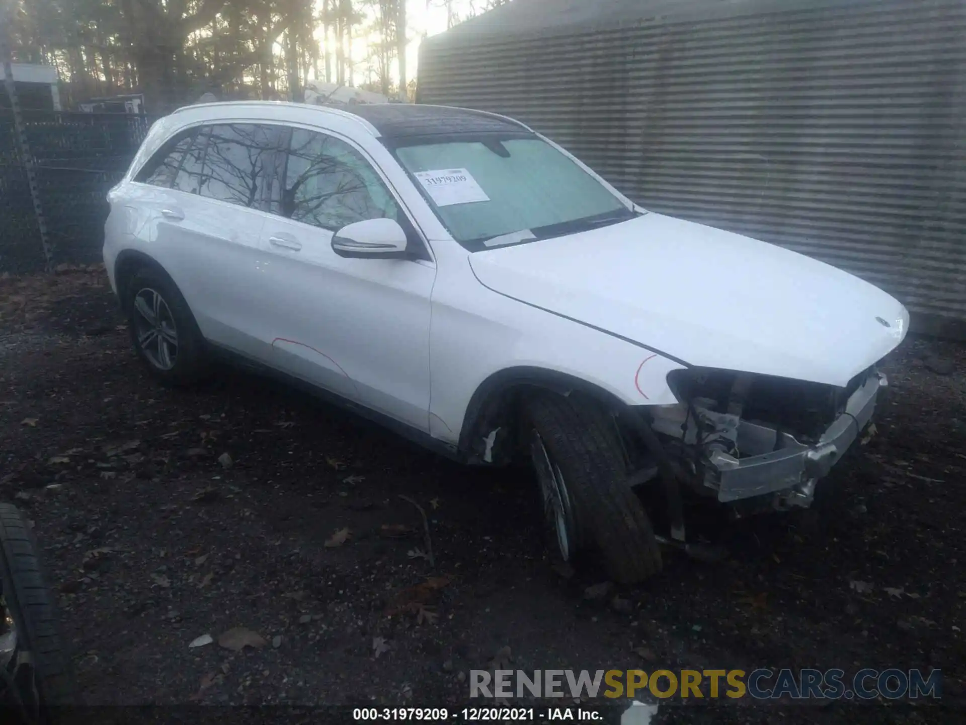 1 Photograph of a damaged car WDC0G8DB5LF755615 MERCEDES-BENZ GLC 2020