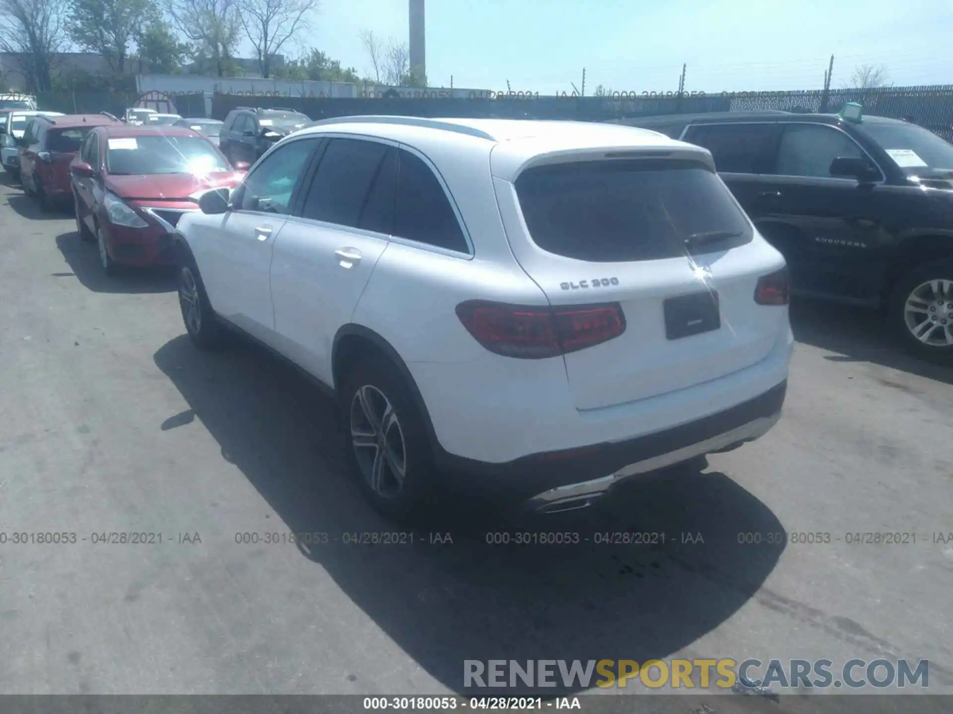 3 Photograph of a damaged car WDC0G8DB6LF715995 MERCEDES-BENZ GLC 2020