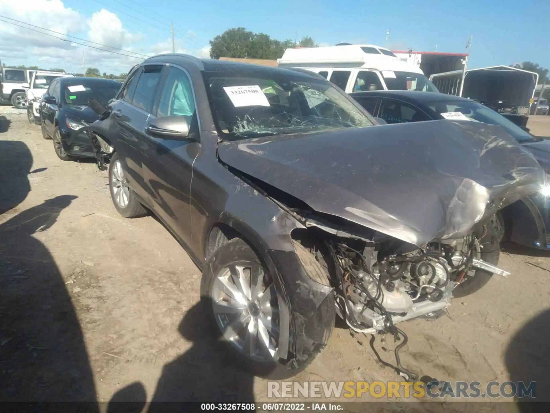 1 Photograph of a damaged car WDC0G8DB7LF698060 MERCEDES-BENZ GLC 2020