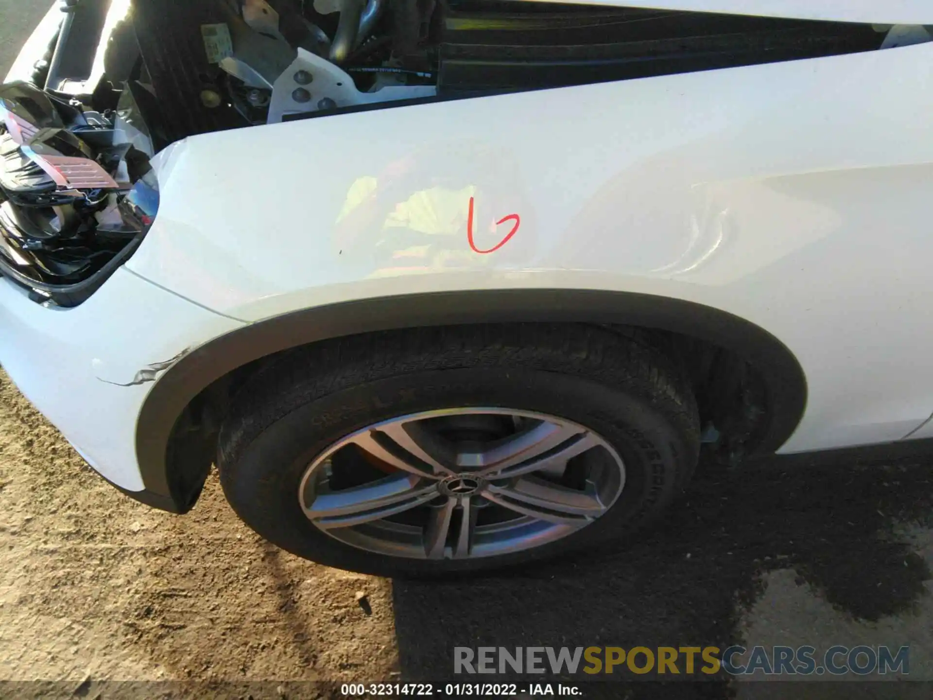 12 Photograph of a damaged car WDC0G8DB8LF682093 MERCEDES-BENZ GLC 2020