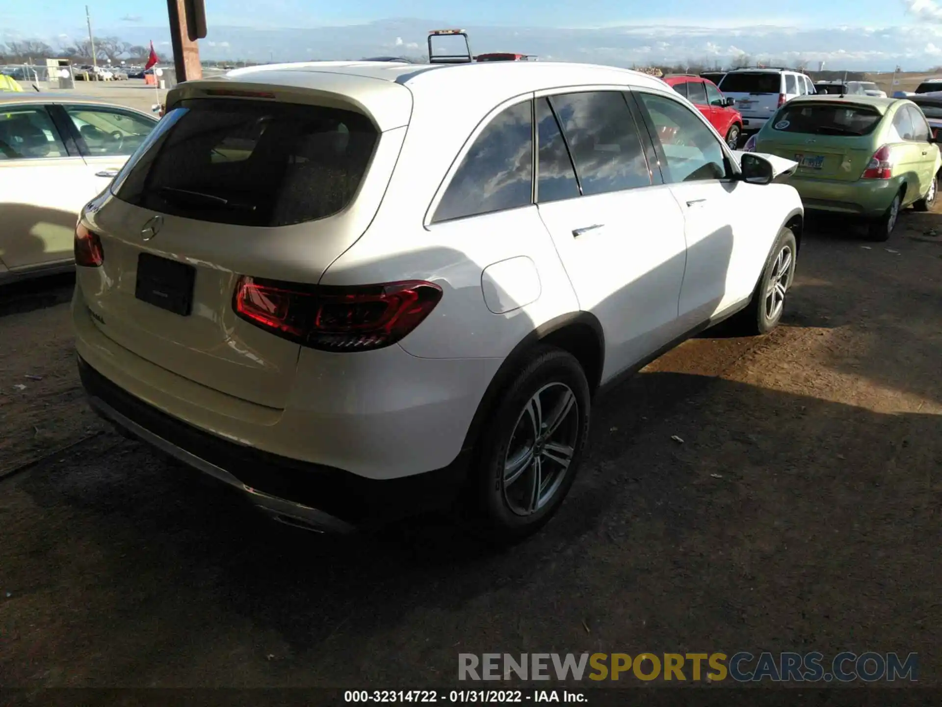 4 Photograph of a damaged car WDC0G8DB8LF682093 MERCEDES-BENZ GLC 2020