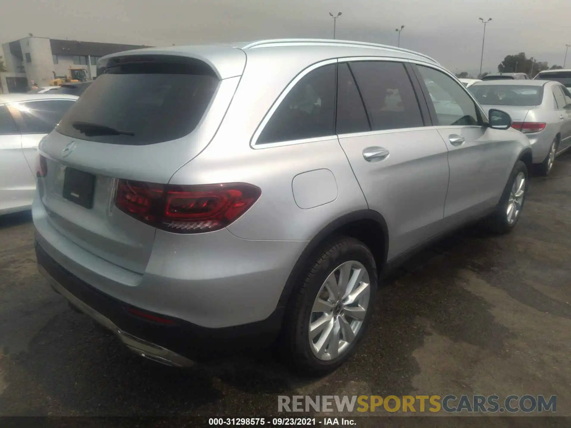 4 Photograph of a damaged car WDC0G8DBXLF672777 MERCEDES-BENZ GLC 2020