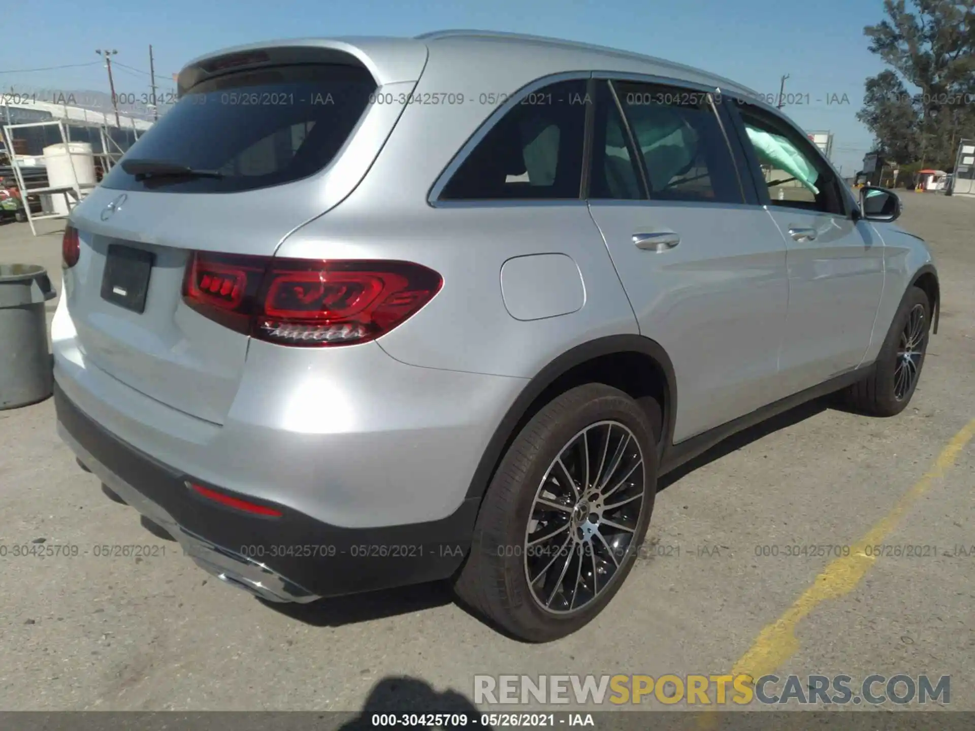 4 Photograph of a damaged car WDC0G8DBXLF673248 MERCEDES-BENZ GLC 2020