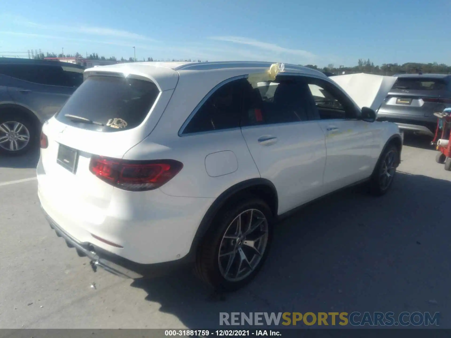 4 Photograph of a damaged car WDC0G8DBXLF711657 MERCEDES-BENZ GLC 2020