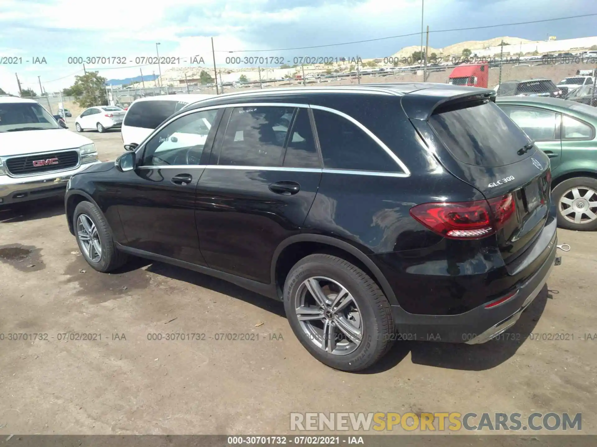 3 Photograph of a damaged car WDC0G8DBXLF735232 MERCEDES-BENZ GLC 2020