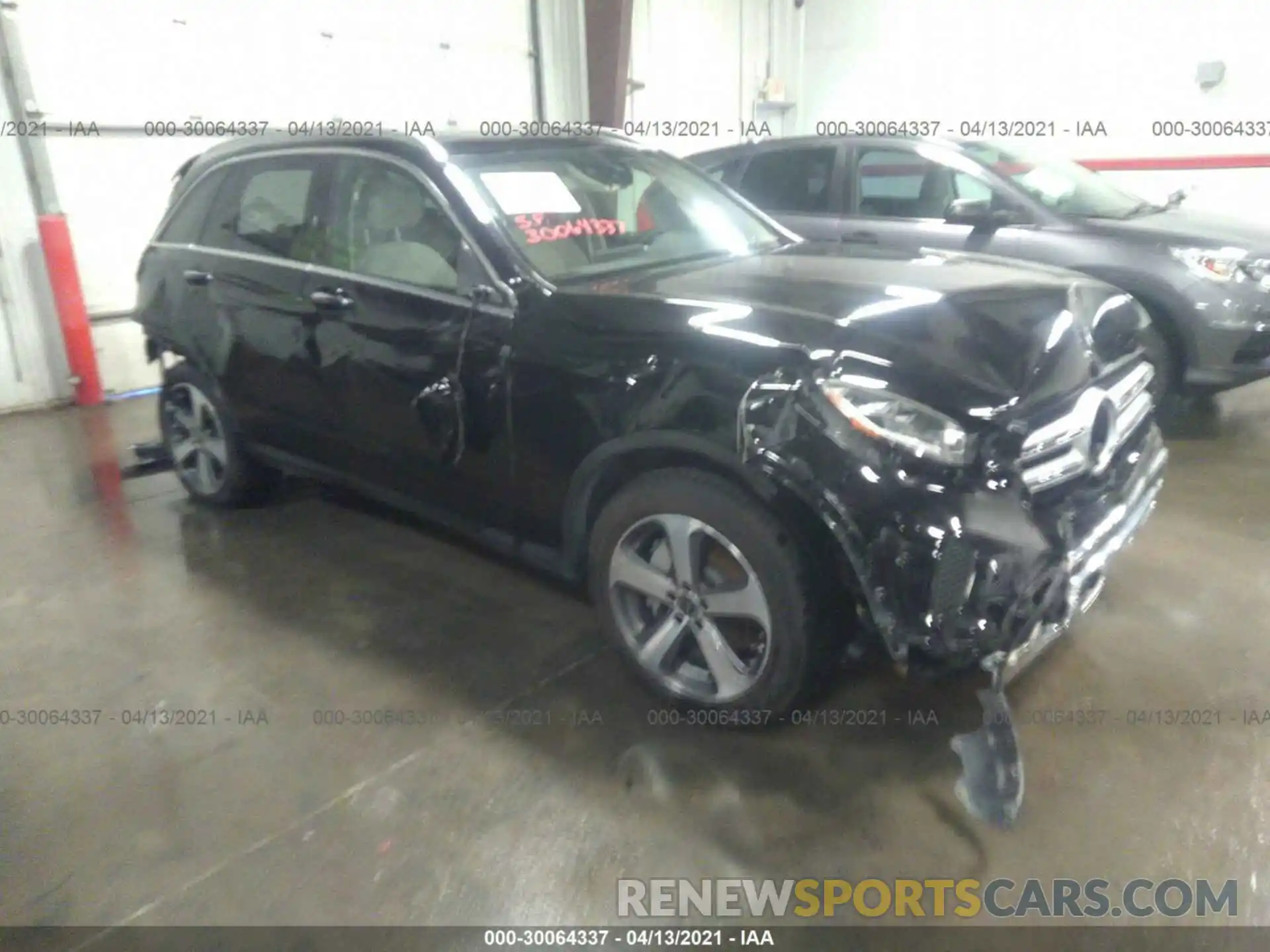 1 Photograph of a damaged car WDC0G8EB2LF686610 MERCEDES-BENZ GLC 2020