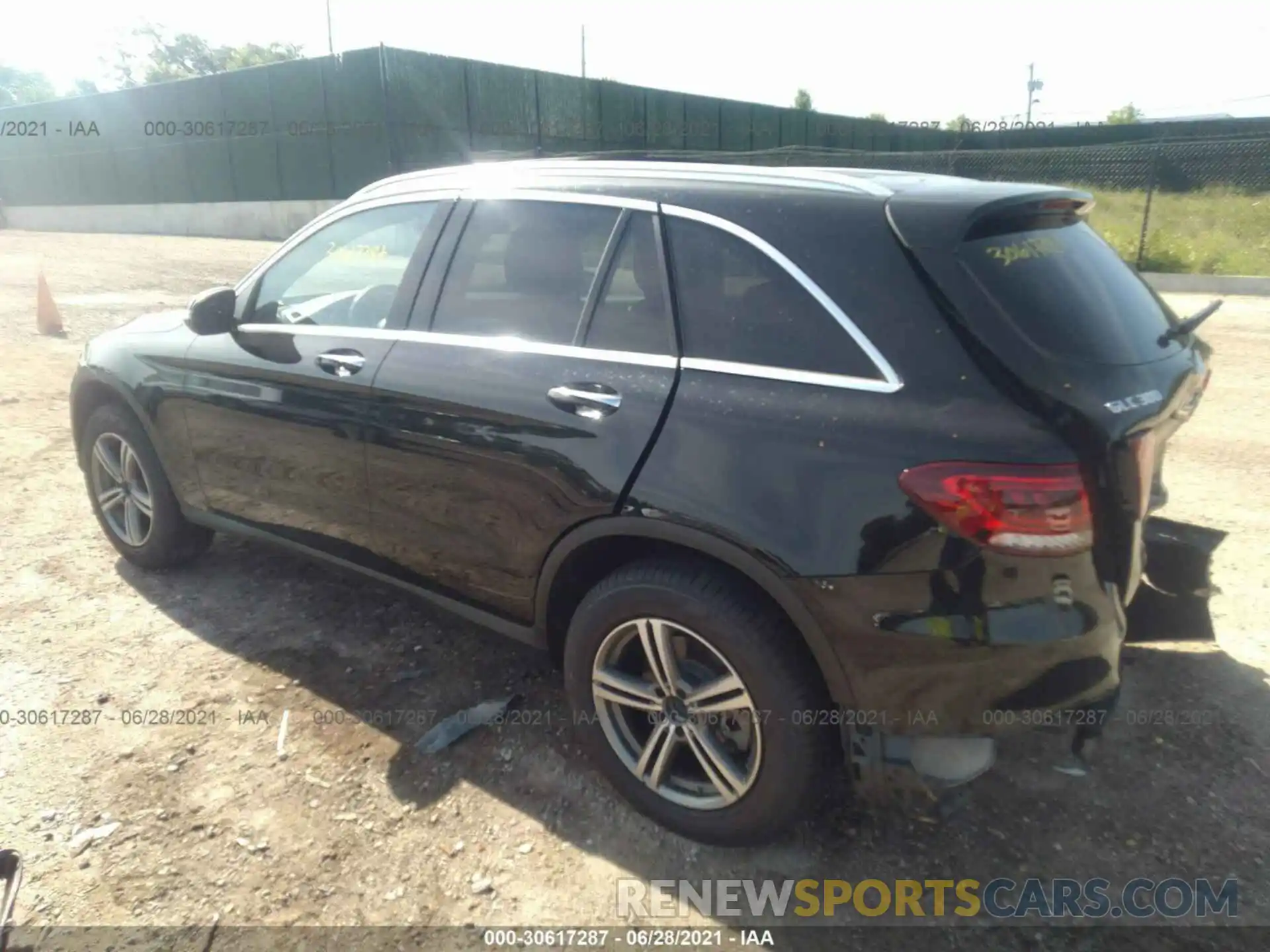 3 Photograph of a damaged car WDC0G8EB4LF725214 MERCEDES-BENZ GLC 2020