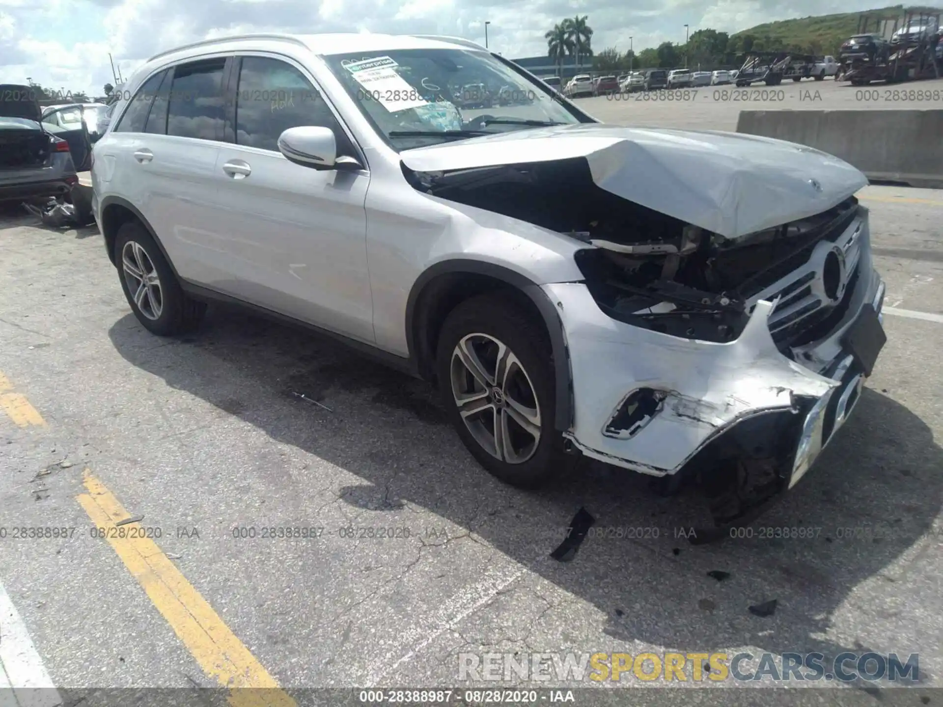 1 Фотография поврежденного автомобиля WDC0G8EB4LF741056 MERCEDES-BENZ GLC 2020
