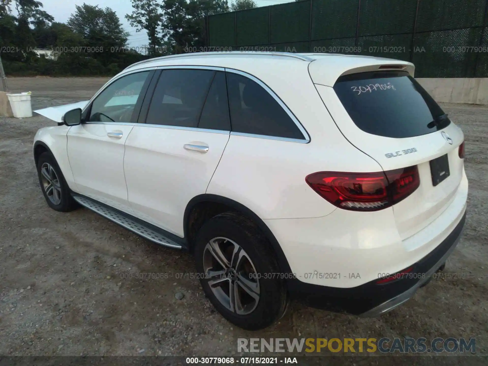 3 Фотография поврежденного автомобиля WDC0G8EB5LF704761 MERCEDES-BENZ GLC 2020