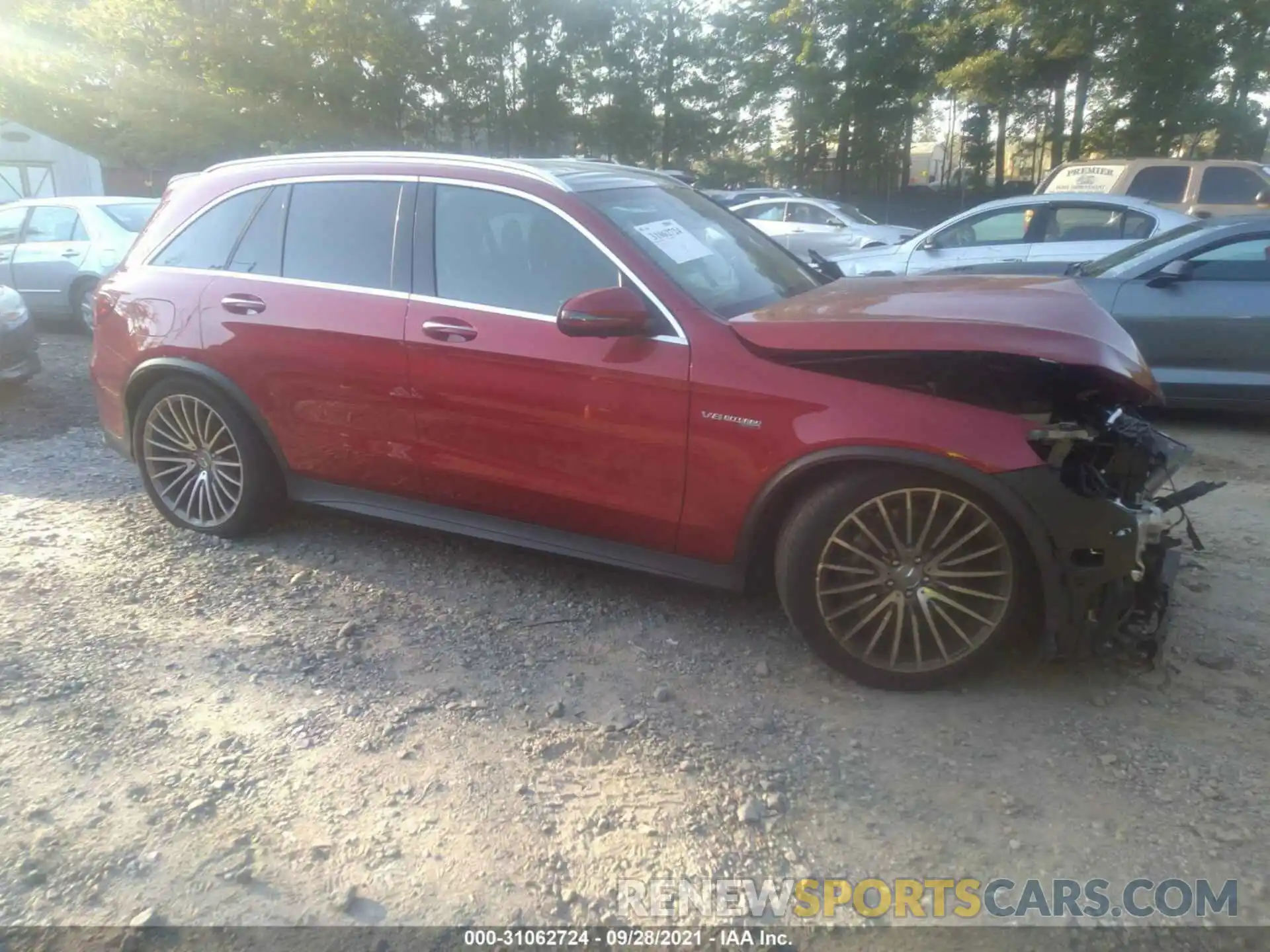 1 Photograph of a damaged car WDC0G8JB1LF696230 MERCEDES-BENZ GLC 2020