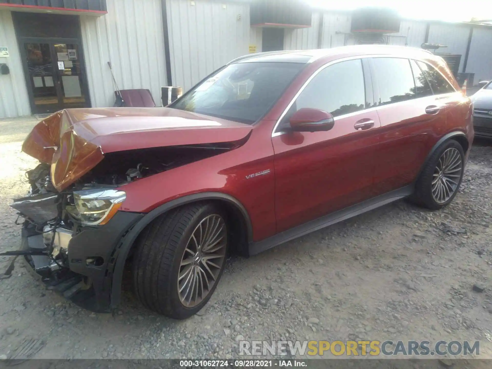 2 Фотография поврежденного автомобиля WDC0G8JB1LF696230 MERCEDES-BENZ GLC 2020