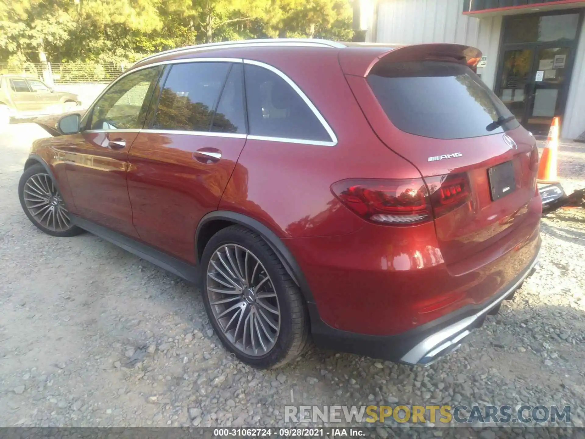 3 Photograph of a damaged car WDC0G8JB1LF696230 MERCEDES-BENZ GLC 2020