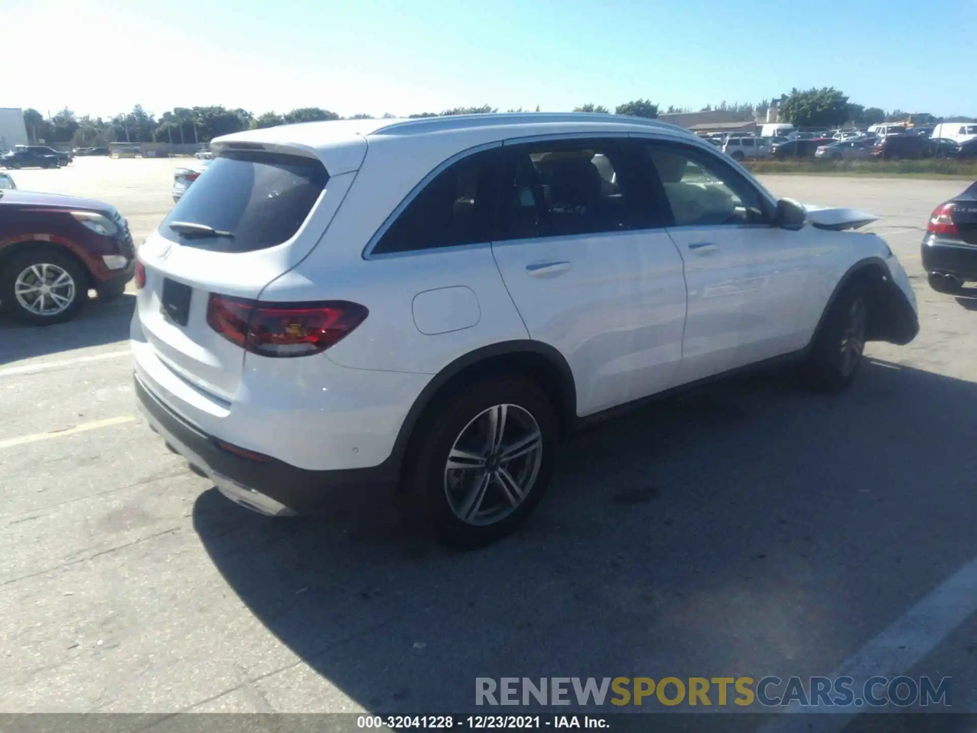 4 Photograph of a damaged car W1N0G8DB6MV264072 MERCEDES-BENZ GLC 2021