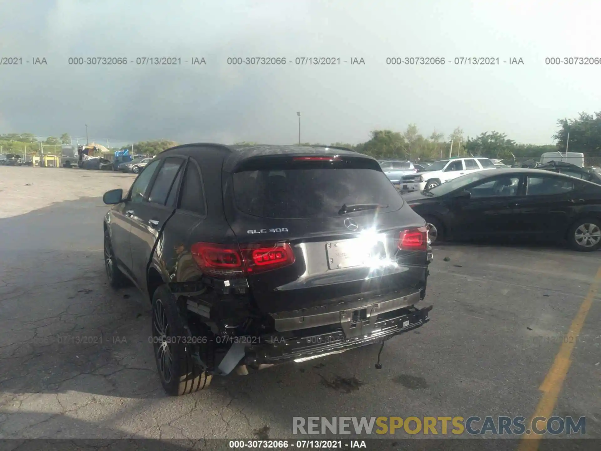 6 Photograph of a damaged car W1N0G8DB8MF958353 MERCEDES-BENZ GLC 2021