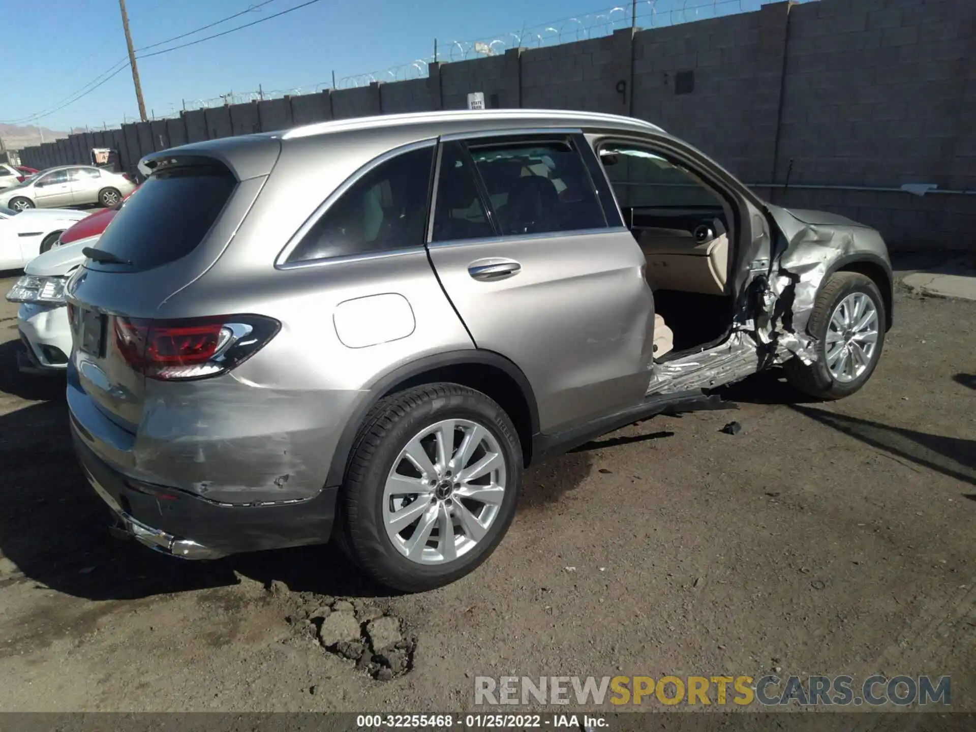 4 Photograph of a damaged car W1N0G8DB8MV263120 MERCEDES-BENZ GLC 2021