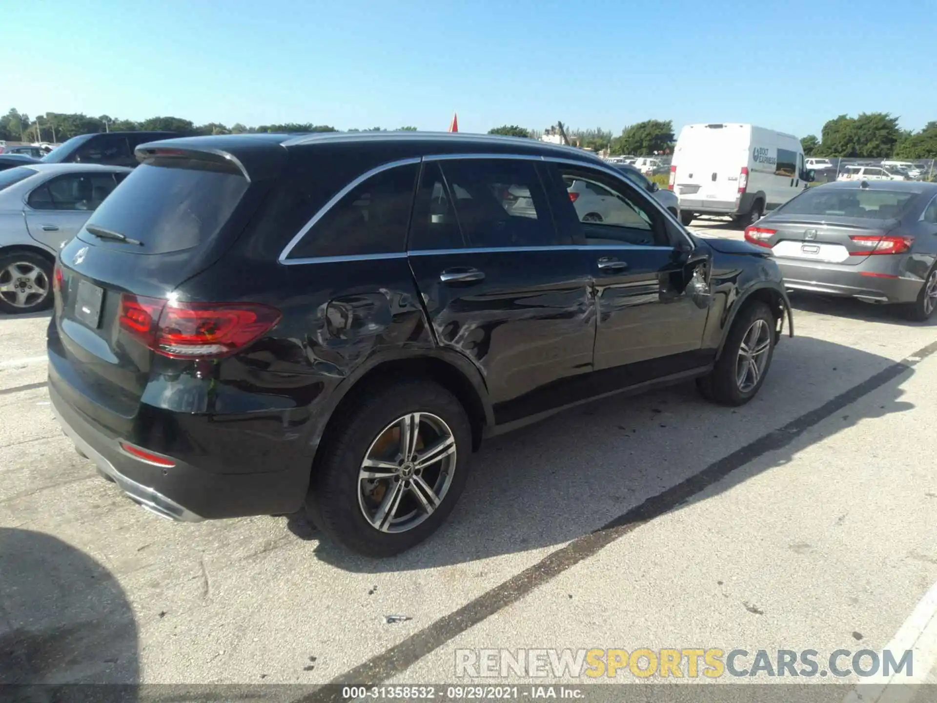 4 Photograph of a damaged car W1N0G8DB8MV263442 MERCEDES-BENZ GLC 2021