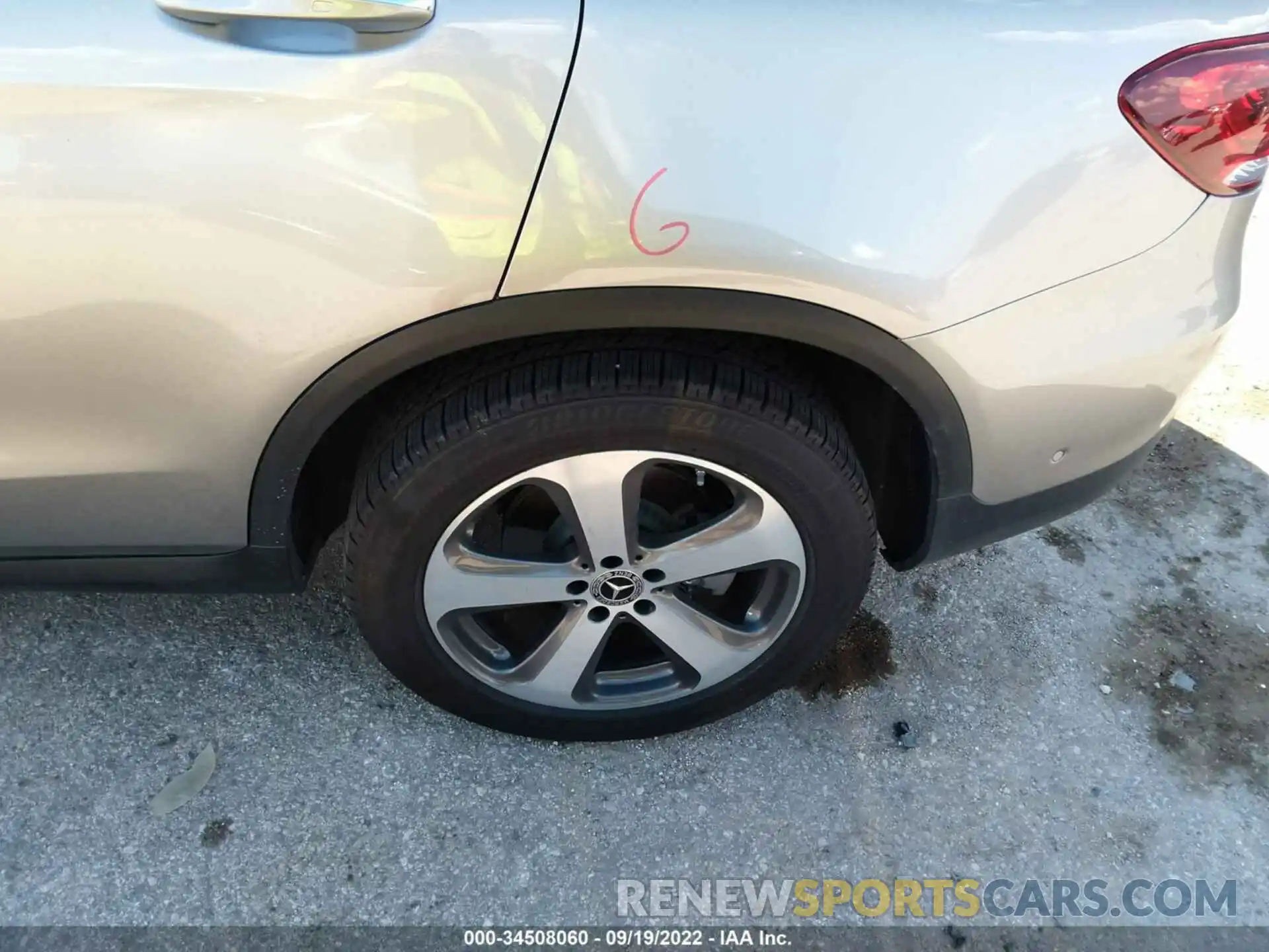 13 Photograph of a damaged car W1N0G8DB9MF900087 MERCEDES-BENZ GLC 2021