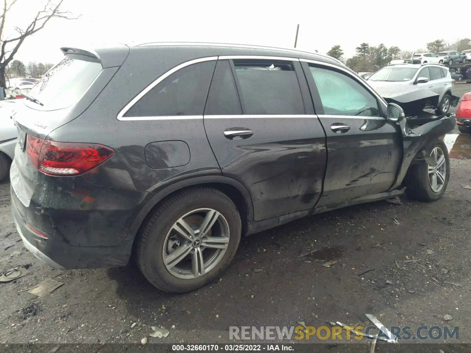 4 Photograph of a damaged car W1N0G8EBXMF987531 MERCEDES-BENZ GLC 2021