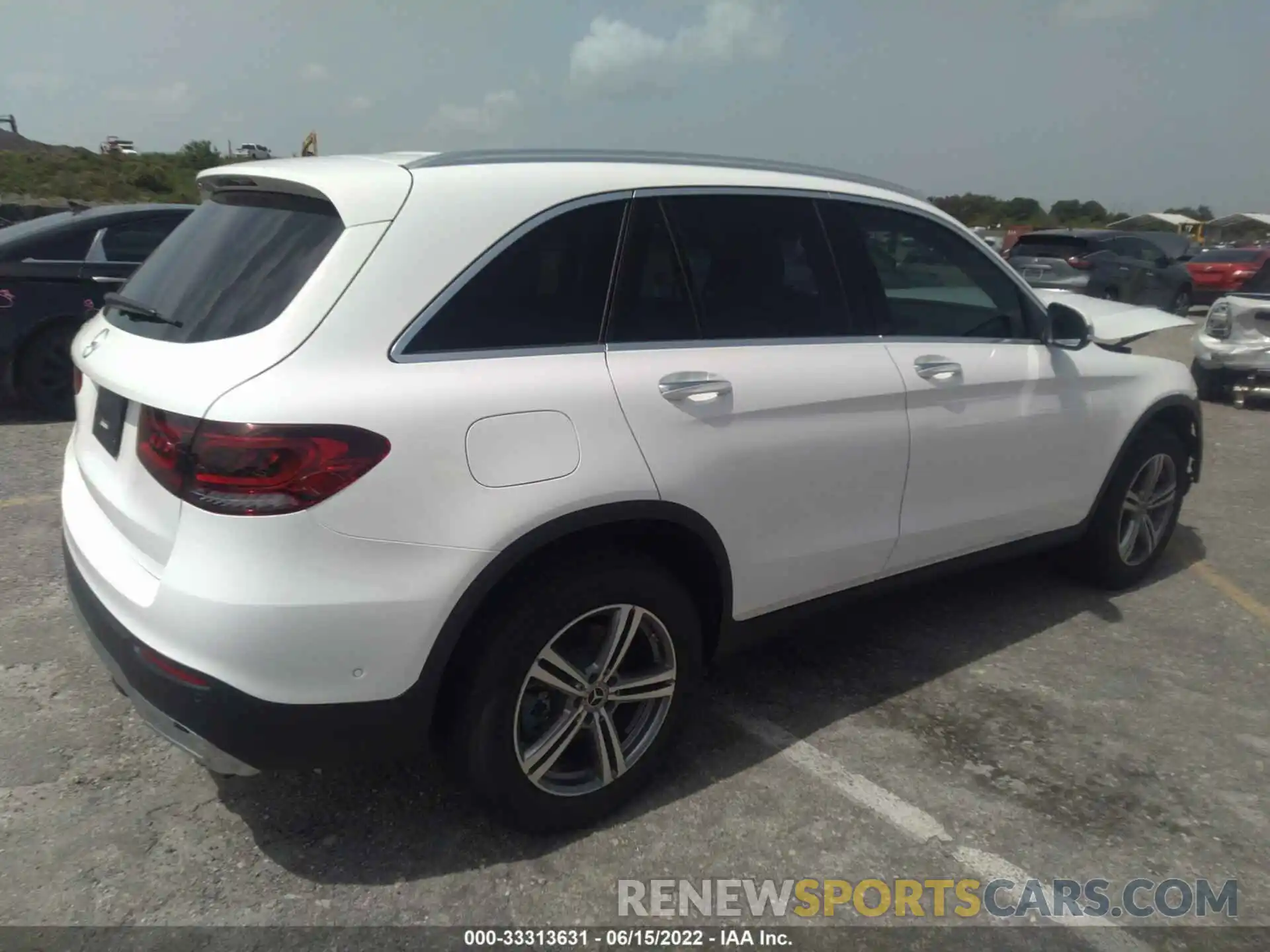 4 Photograph of a damaged car W1N0G8DB3NG046600 MERCEDES-BENZ GLC 2022