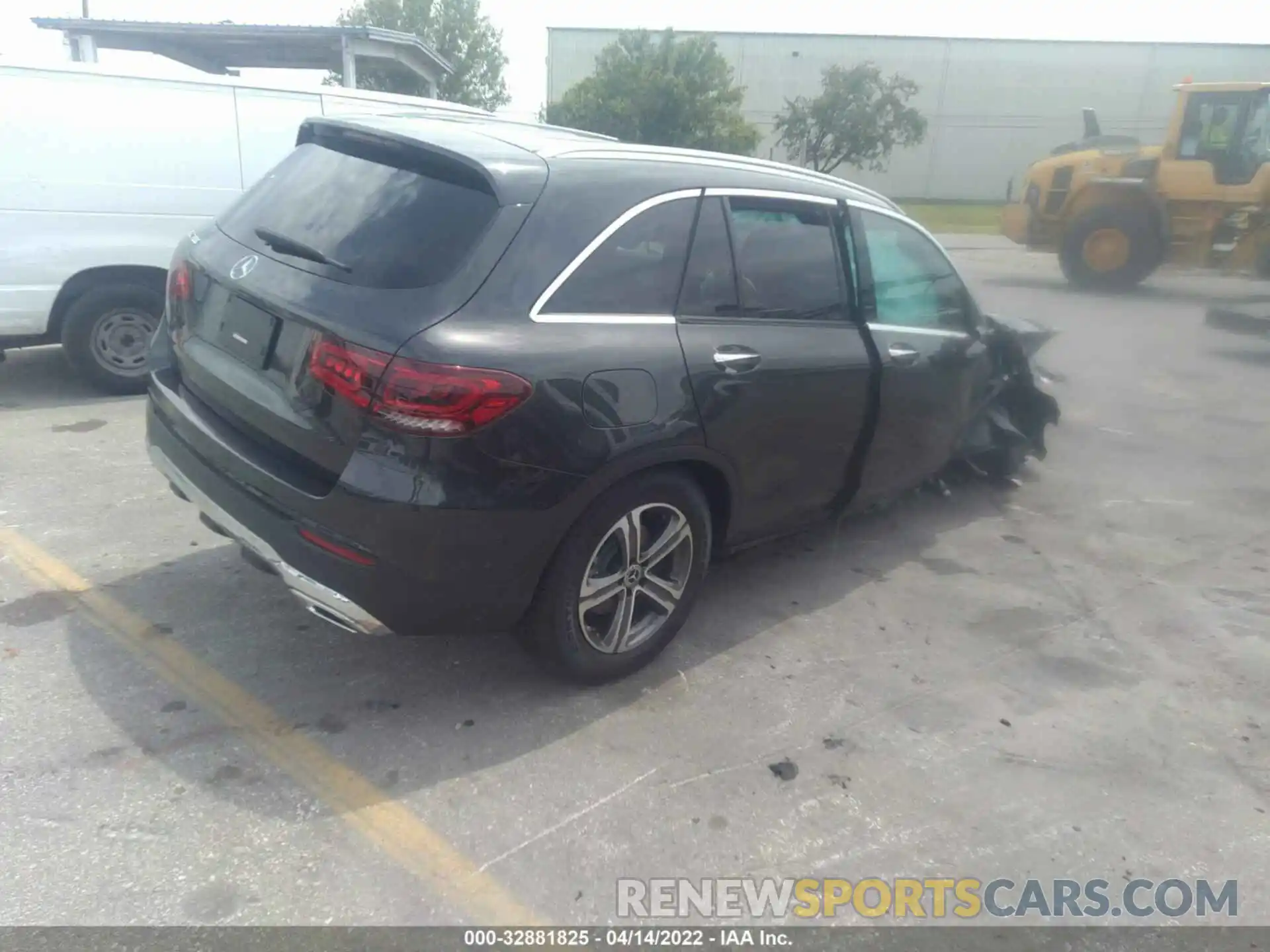 4 Photograph of a damaged car W1N0G8DB6NG016782 MERCEDES-BENZ GLC 2022