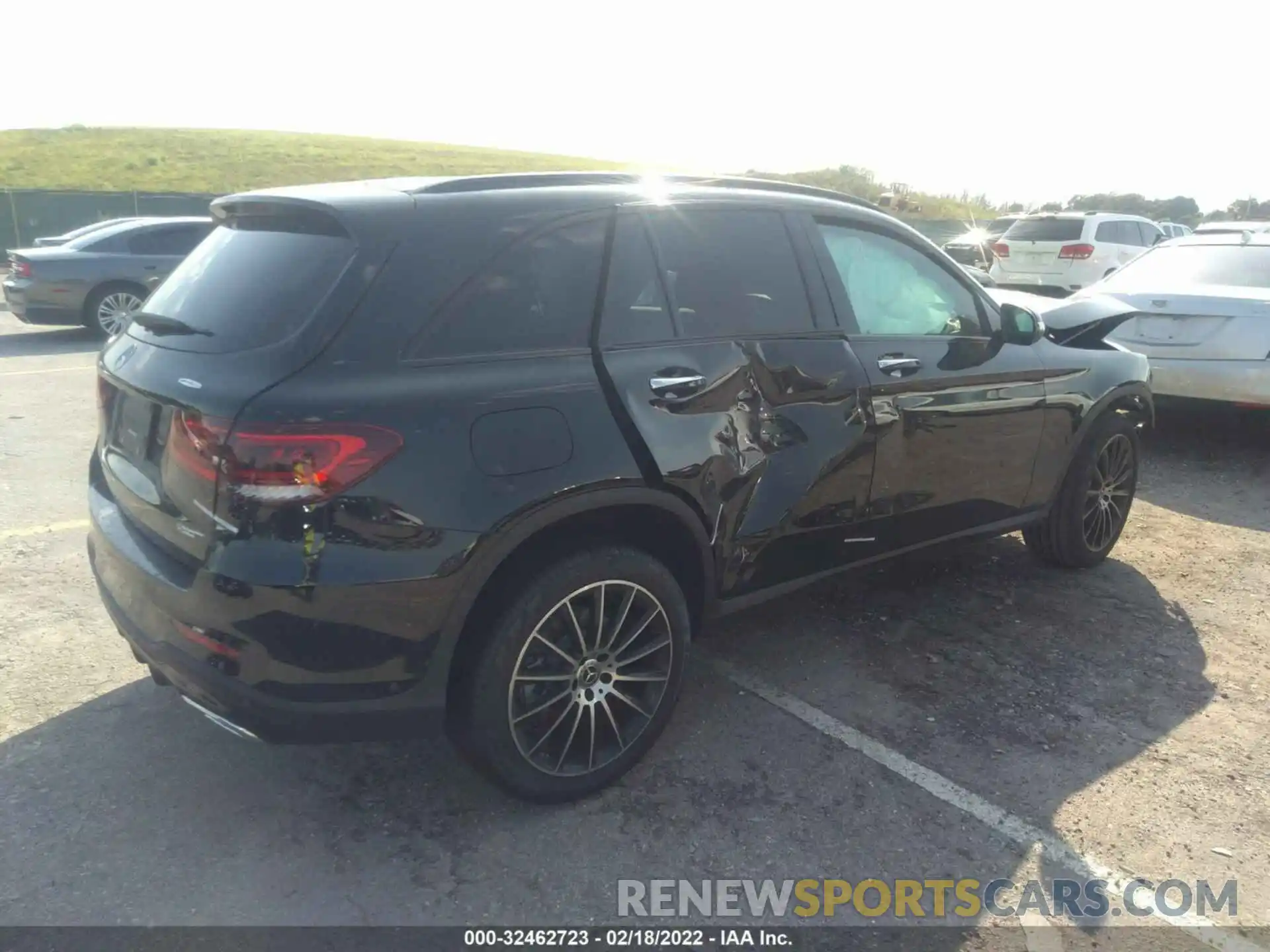 4 Photograph of a damaged car W1N0G8DB6NV338916 MERCEDES-BENZ GLC 2022