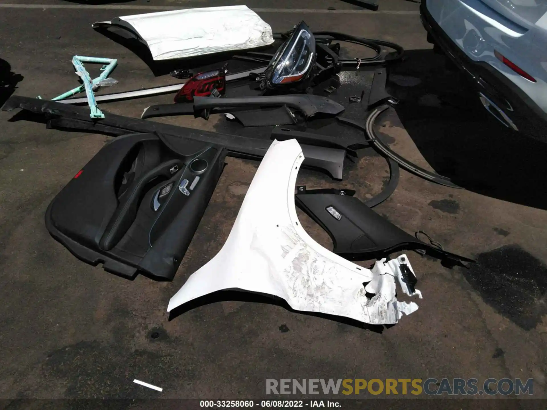 12 Photograph of a damaged car W1N0G8EB0NV326341 MERCEDES-BENZ GLC 2022