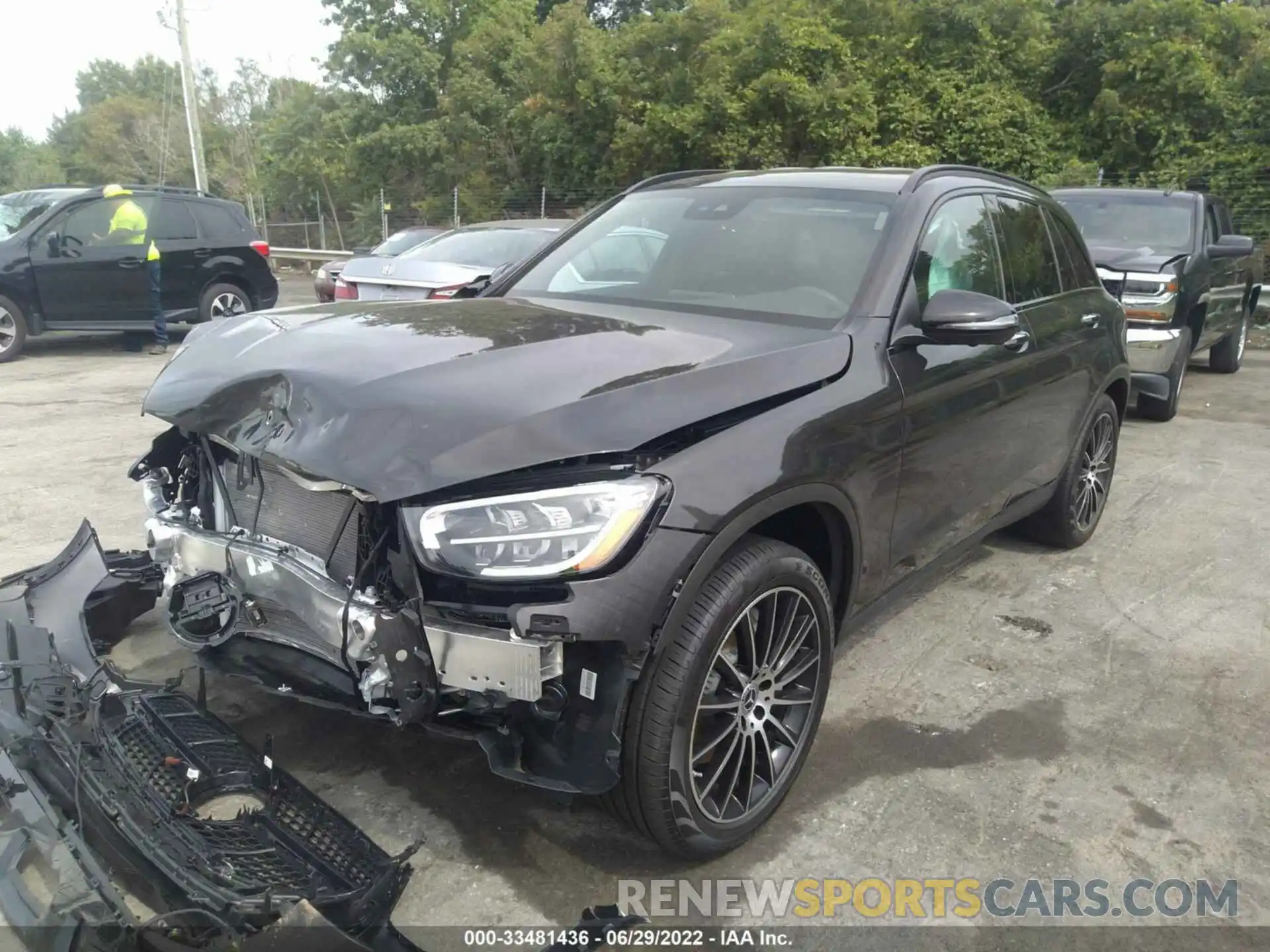 2 Photograph of a damaged car W1N0G8EB1NV362555 MERCEDES-BENZ GLC 2022