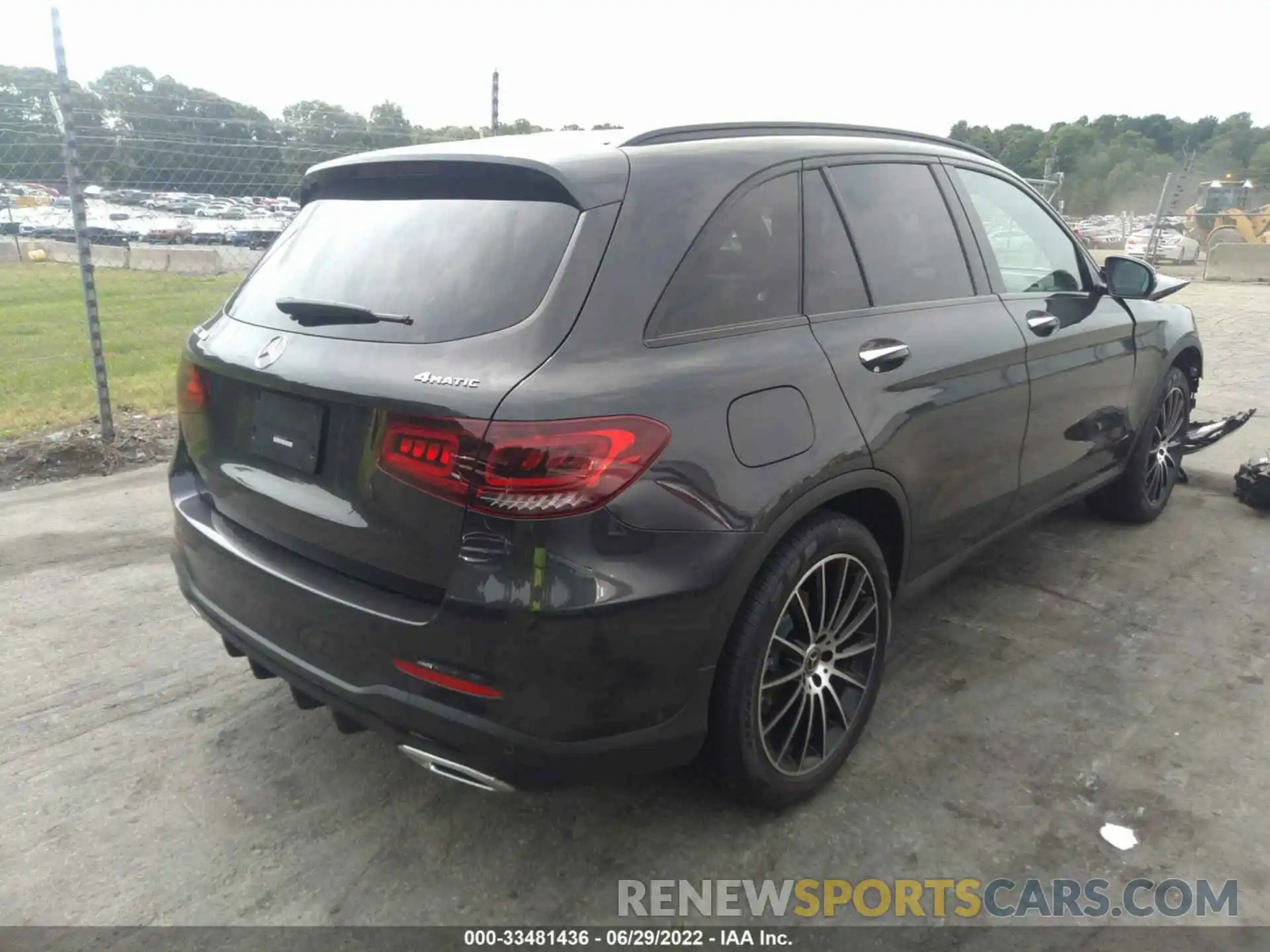 4 Photograph of a damaged car W1N0G8EB1NV362555 MERCEDES-BENZ GLC 2022