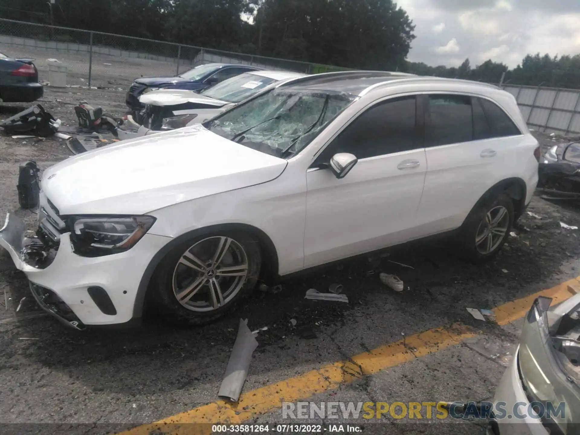 2 Photograph of a damaged car W1N0G8EB4NV385845 MERCEDES-BENZ GLC 2022