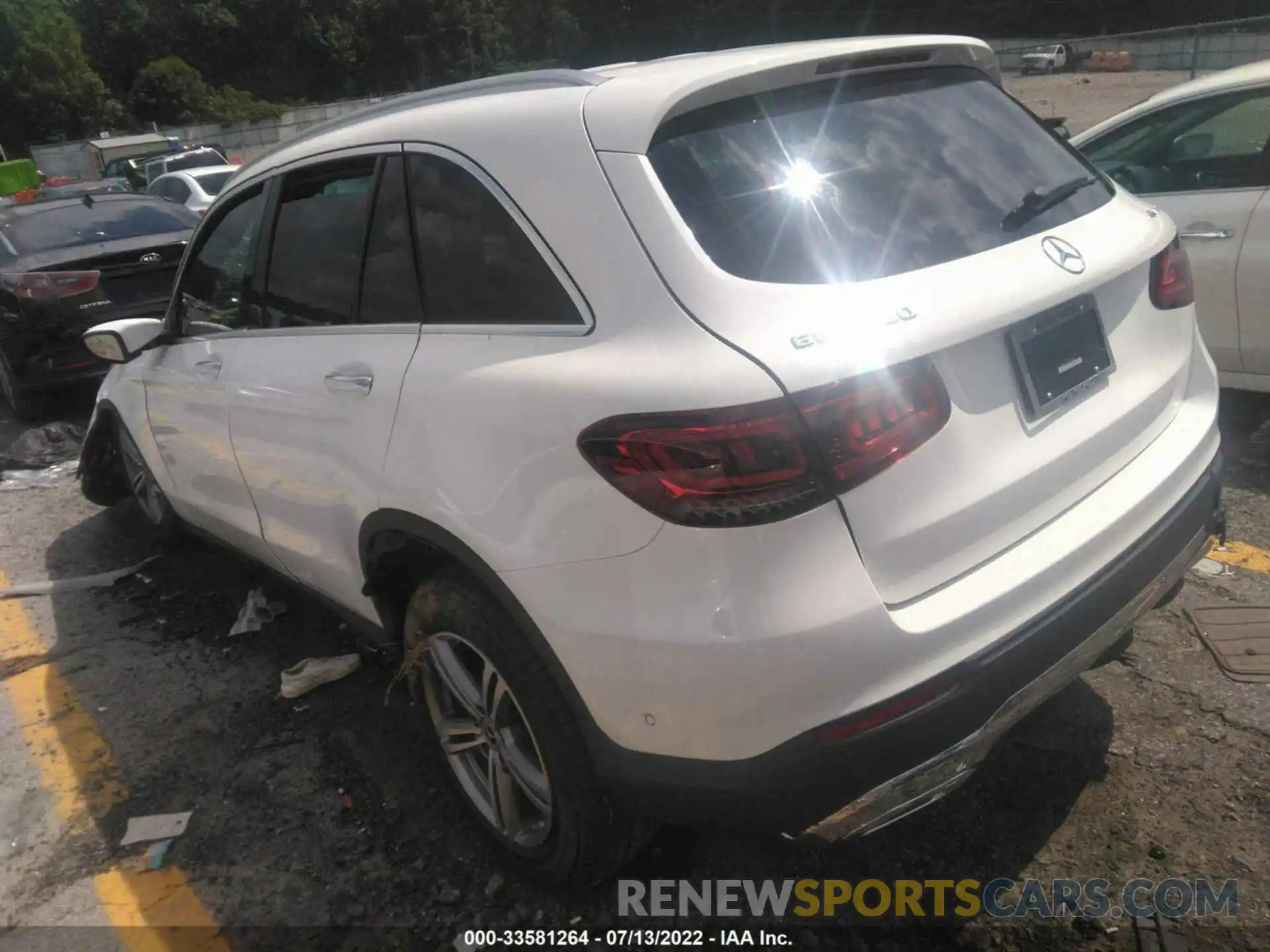 3 Photograph of a damaged car W1N0G8EB4NV385845 MERCEDES-BENZ GLC 2022