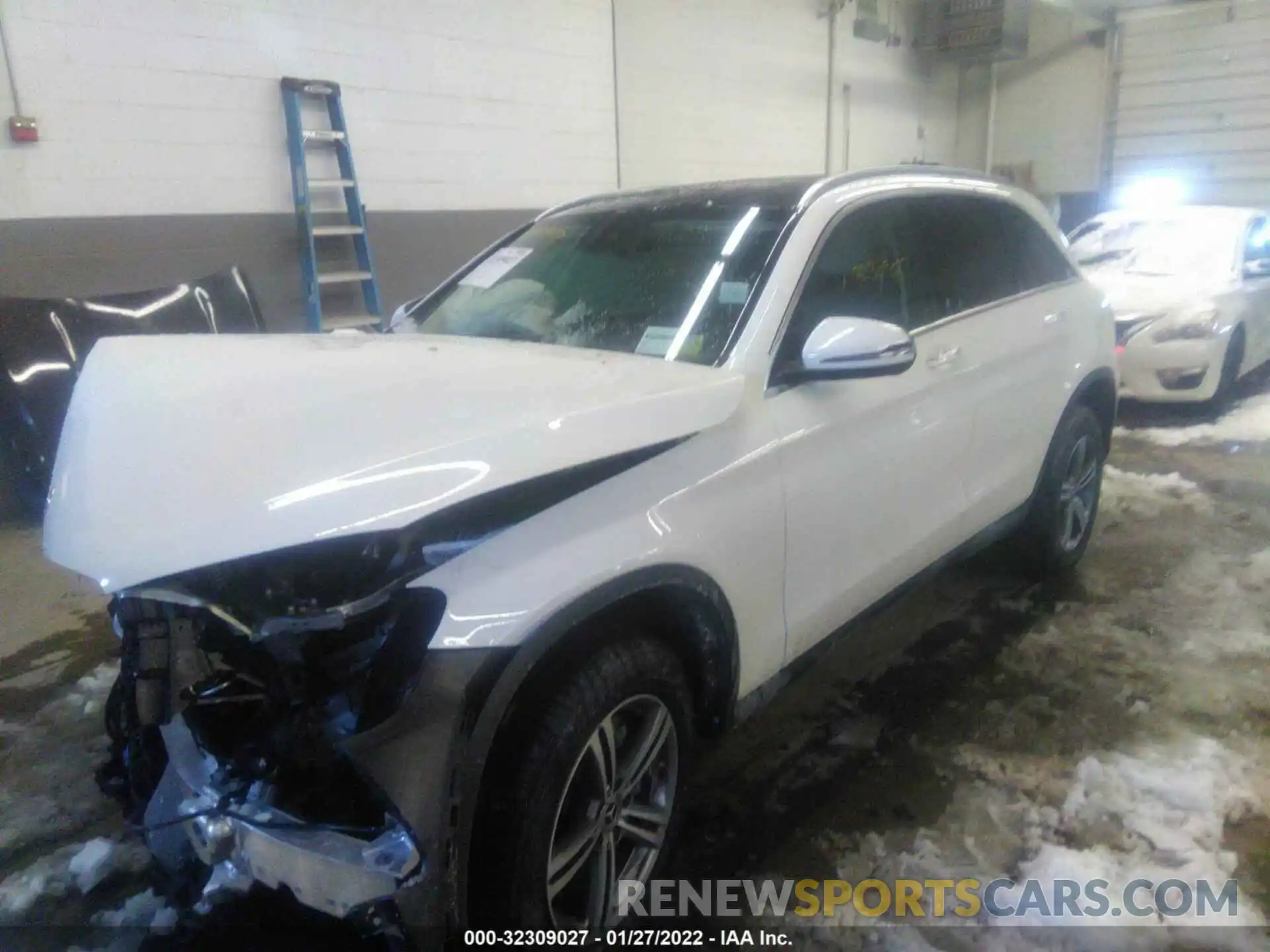 2 Photograph of a damaged car W1N0G8EB7NV339068 MERCEDES-BENZ GLC 2022