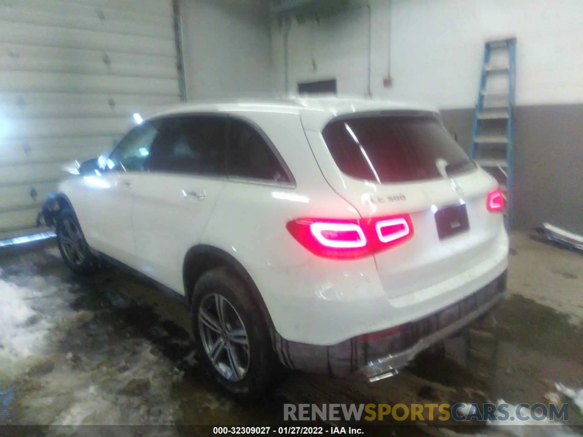 3 Photograph of a damaged car W1N0G8EB7NV339068 MERCEDES-BENZ GLC 2022