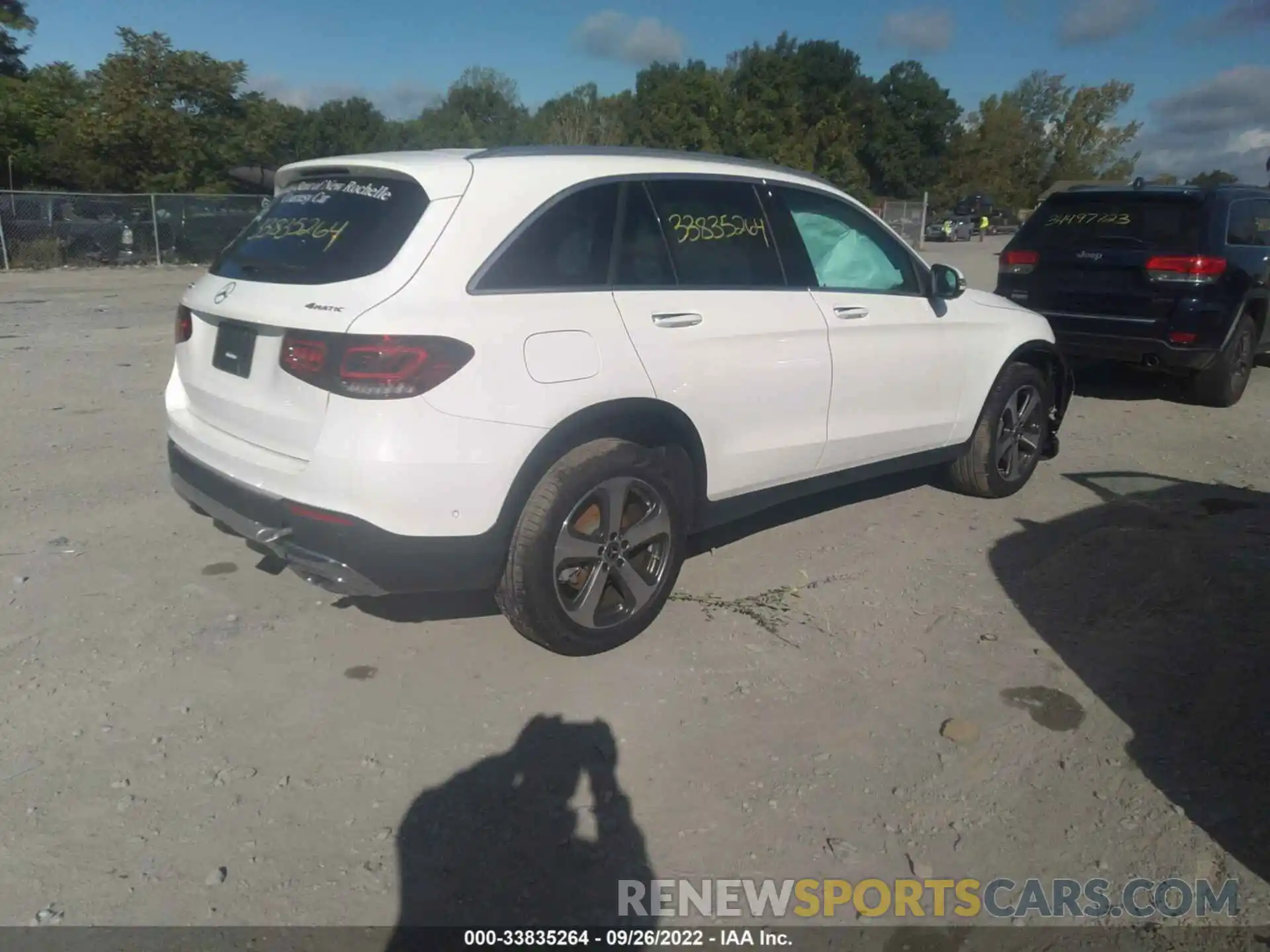 4 Photograph of a damaged car W1N0G8EB8NV335448 MERCEDES-BENZ GLC 2022