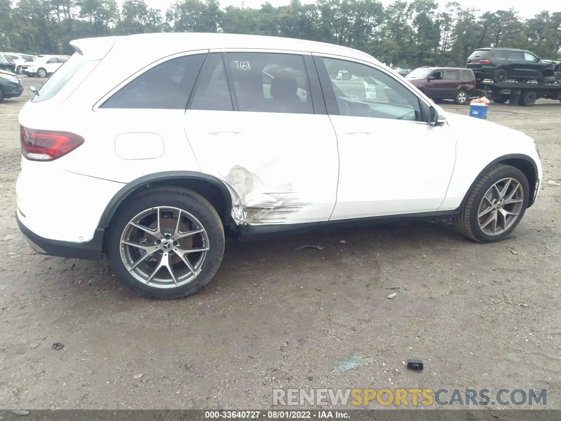 4 Photograph of a damaged car W1N0G8EB9NV349990 MERCEDES-BENZ GLC 2022