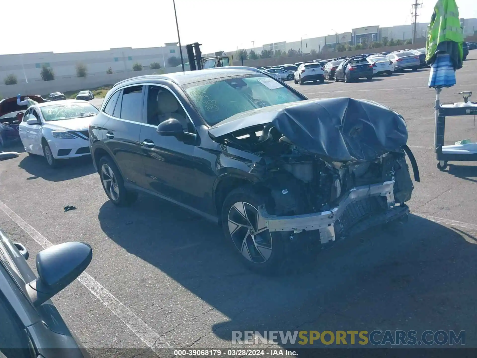 14 Photograph of a damaged car W1NKM4HB4RF100986 MERCEDES-BENZ GLC 2024