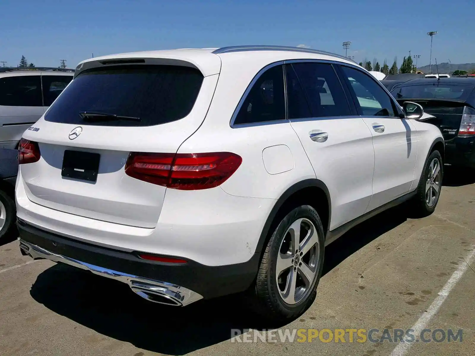 4 Photograph of a damaged car WDC0G4JB0KV118245 MERCEDES-BENZ GLC 300 2019