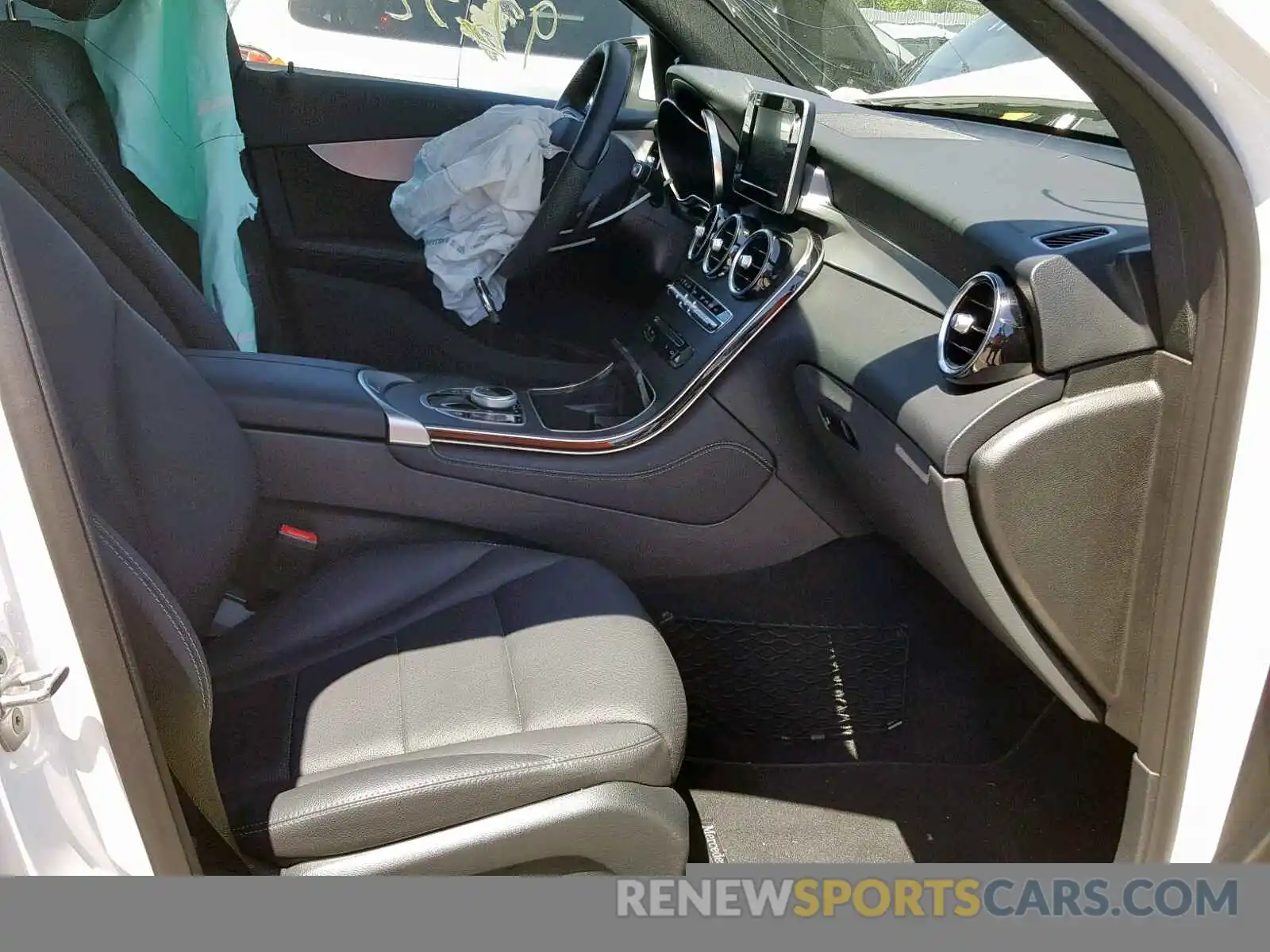 5 Photograph of a damaged car WDC0G4JB0KV118245 MERCEDES-BENZ GLC 300 2019