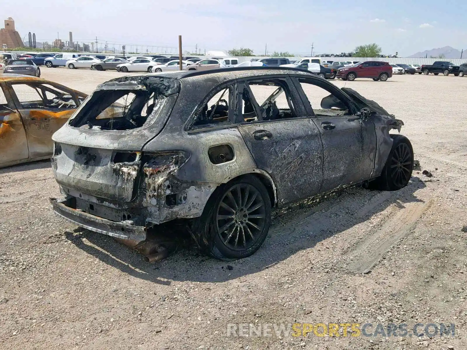 4 Photograph of a damaged car WDC0G4JB0KV178316 MERCEDES-BENZ GLC 300 2019