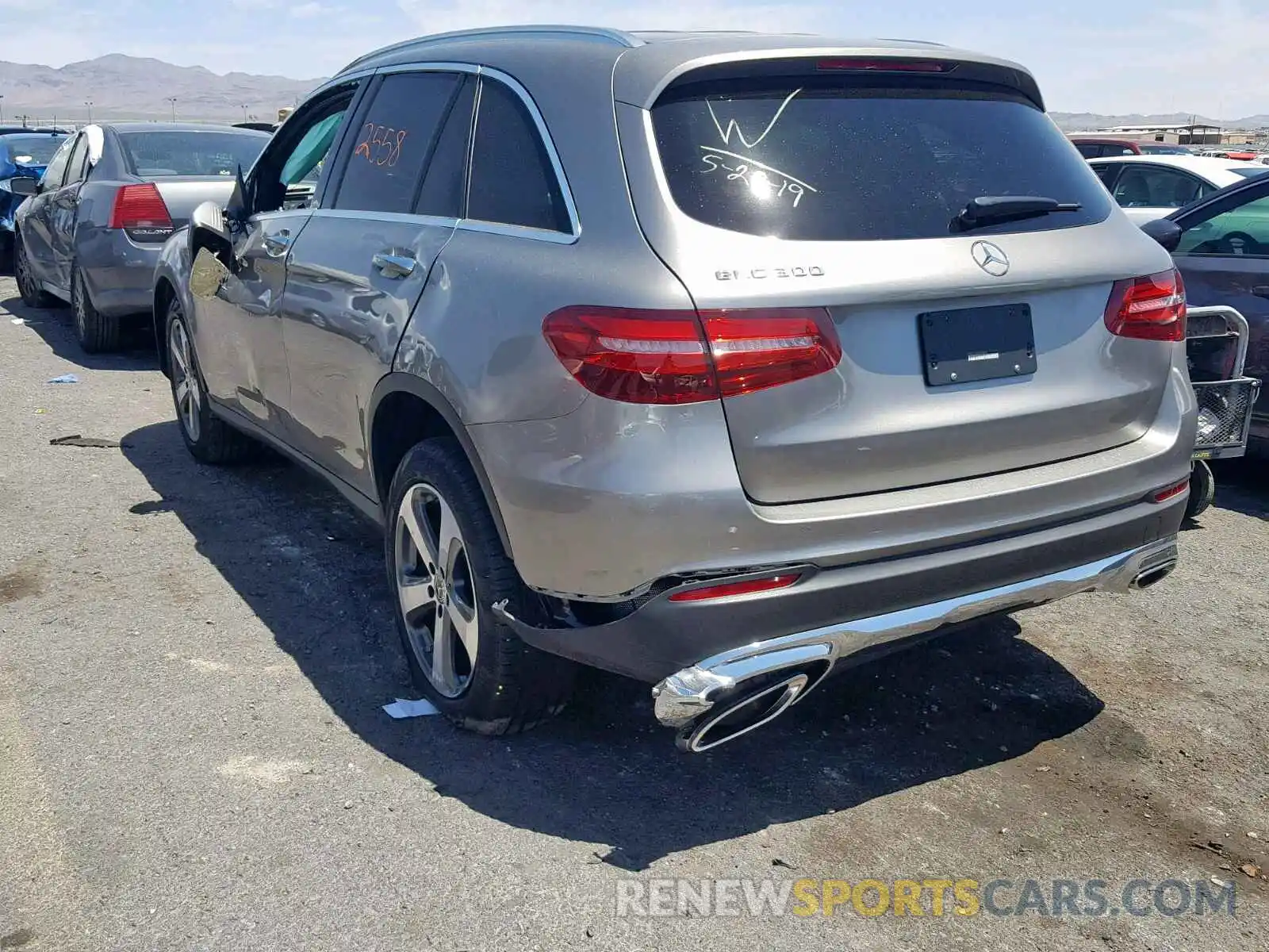 3 Photograph of a damaged car WDC0G4JB1KF593512 MERCEDES-BENZ GLC 300 2019