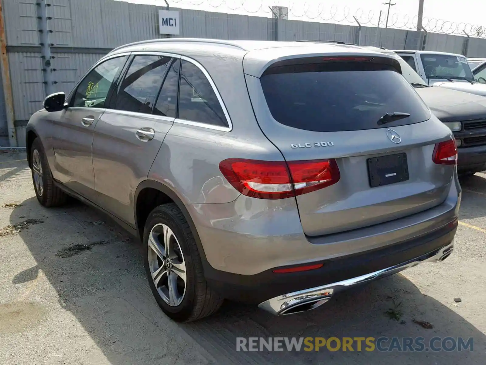 3 Photograph of a damaged car WDC0G4JB2KV120594 MERCEDES-BENZ GLC 300 2019