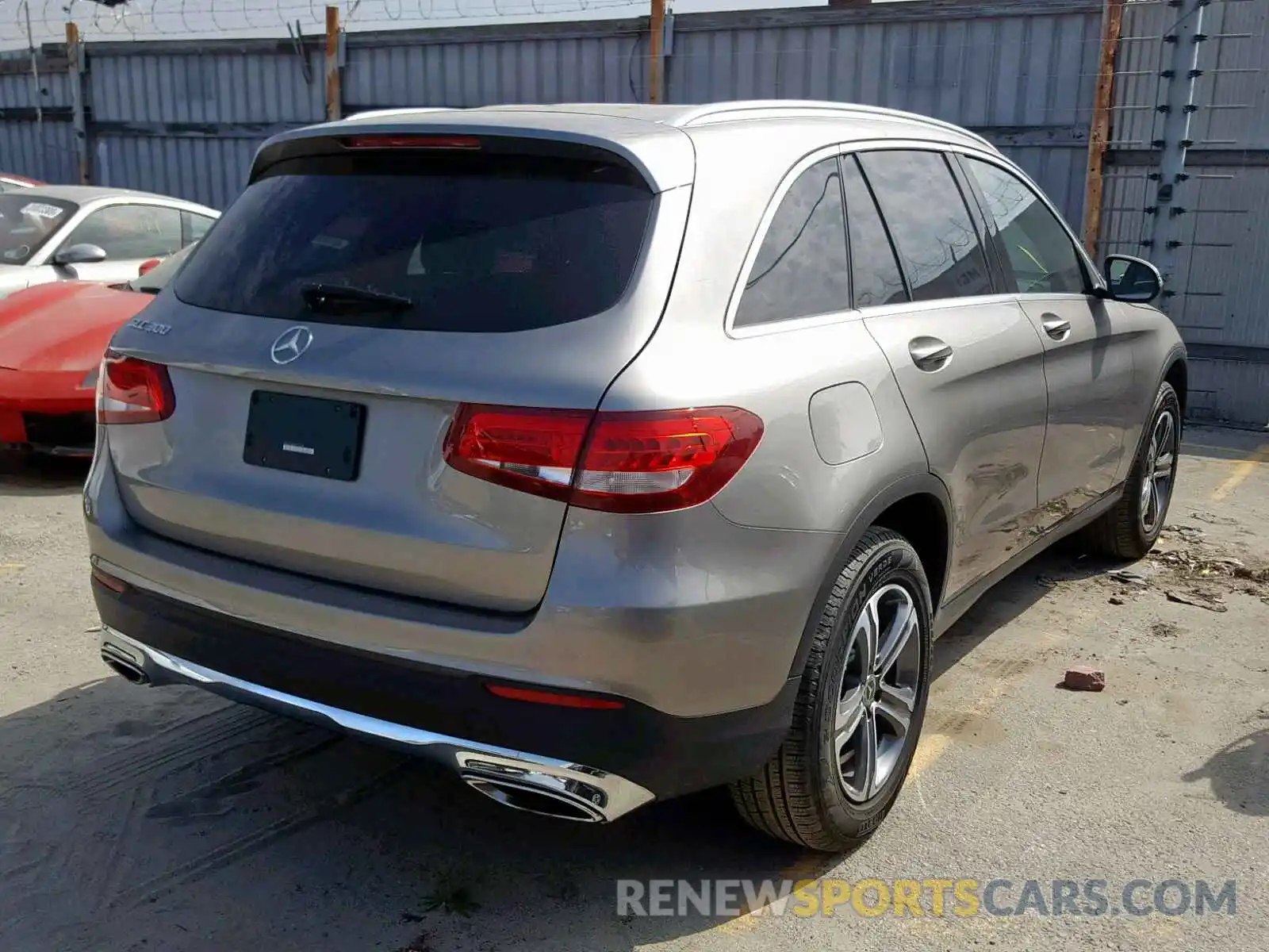 4 Photograph of a damaged car WDC0G4JB2KV120594 MERCEDES-BENZ GLC 300 2019