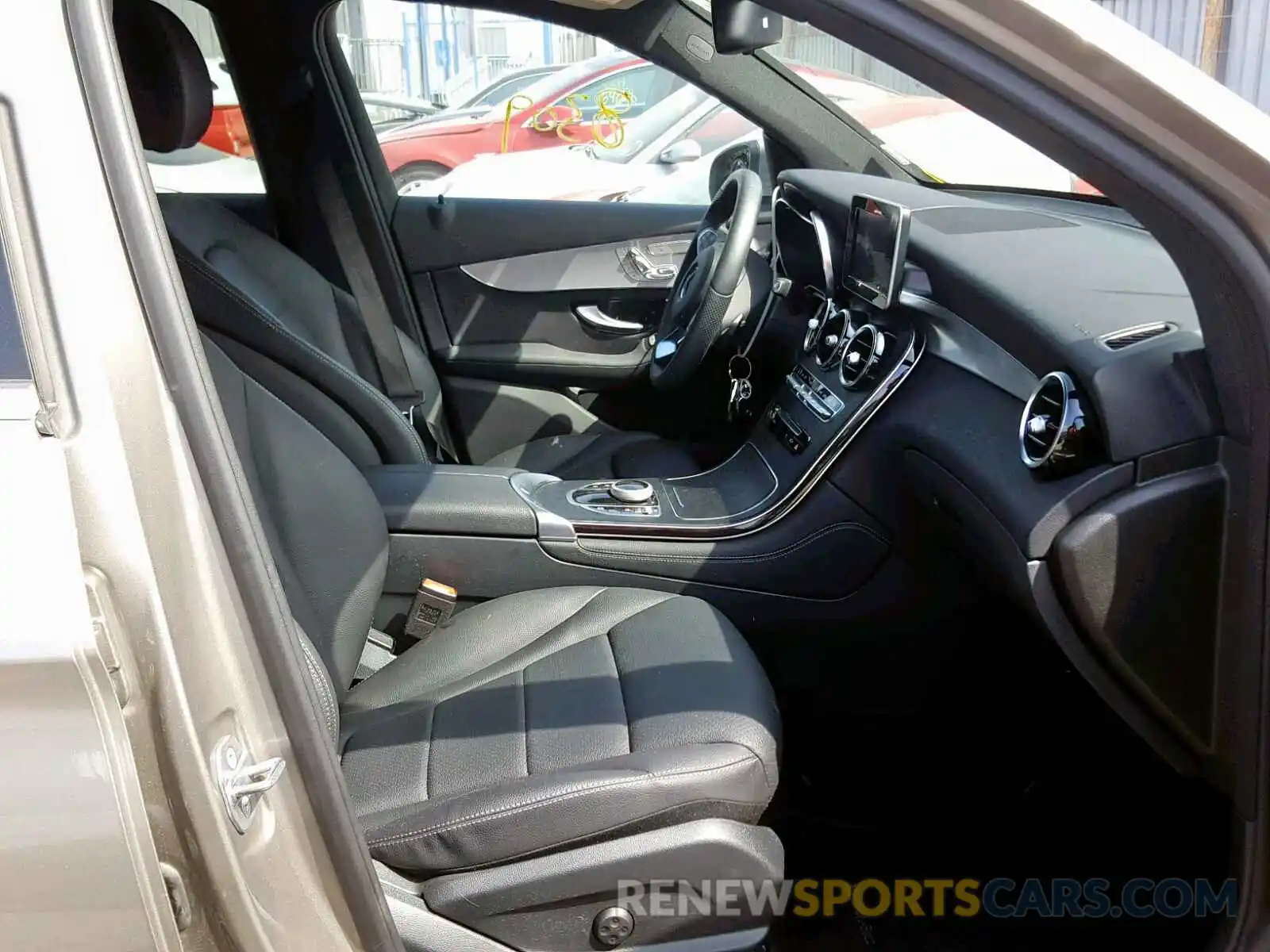 5 Photograph of a damaged car WDC0G4JB2KV120594 MERCEDES-BENZ GLC 300 2019