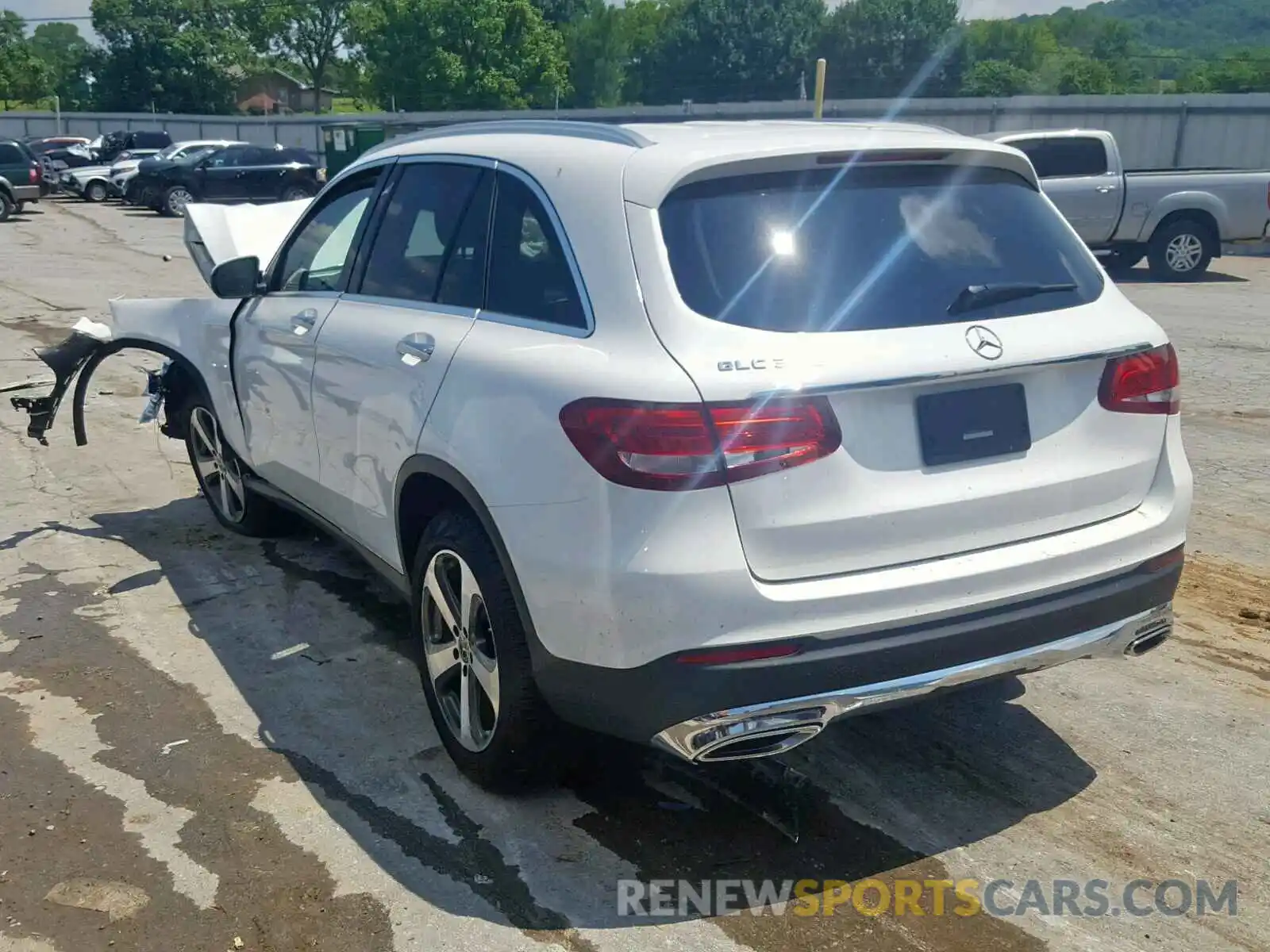 3 Photograph of a damaged car WDC0G4JB2KV127609 MERCEDES-BENZ GLC 300 2019