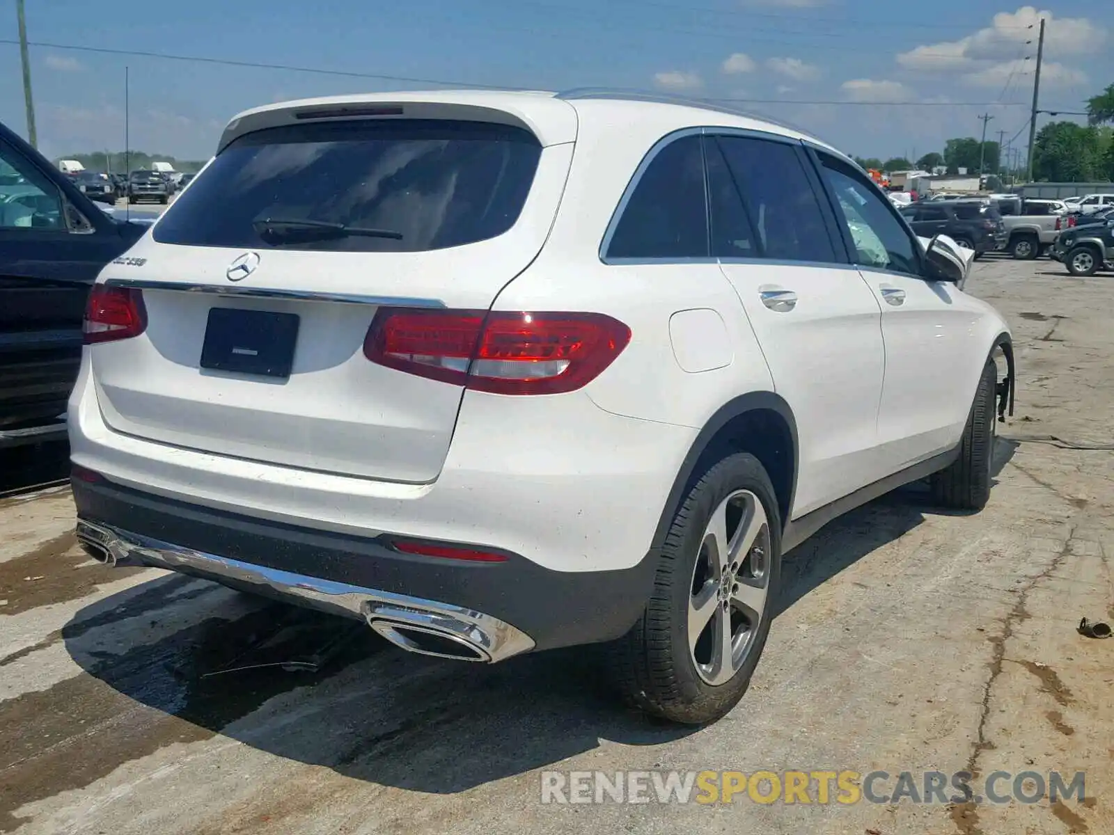 4 Photograph of a damaged car WDC0G4JB2KV127609 MERCEDES-BENZ GLC 300 2019