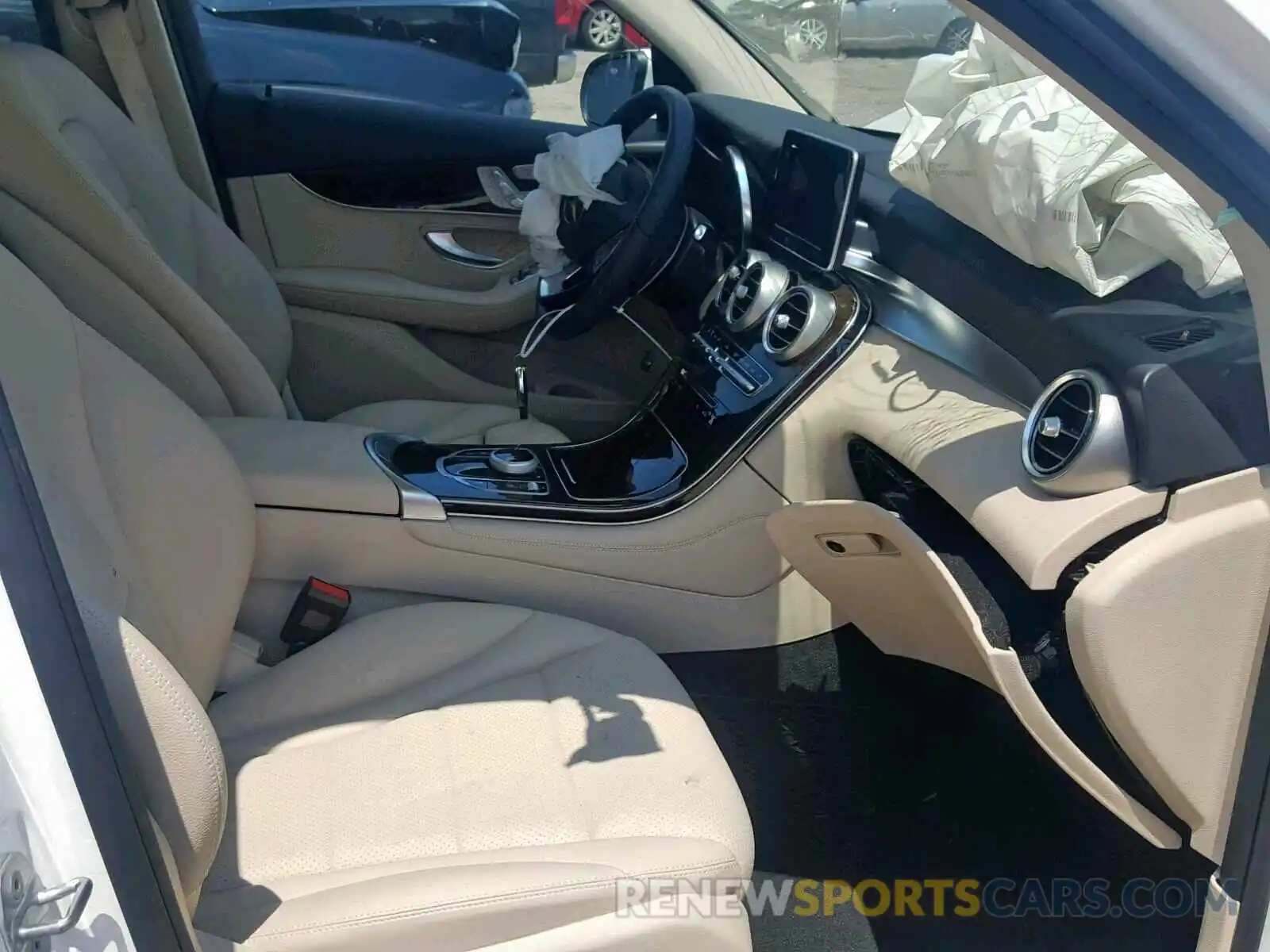 5 Photograph of a damaged car WDC0G4JB2KV127609 MERCEDES-BENZ GLC 300 2019