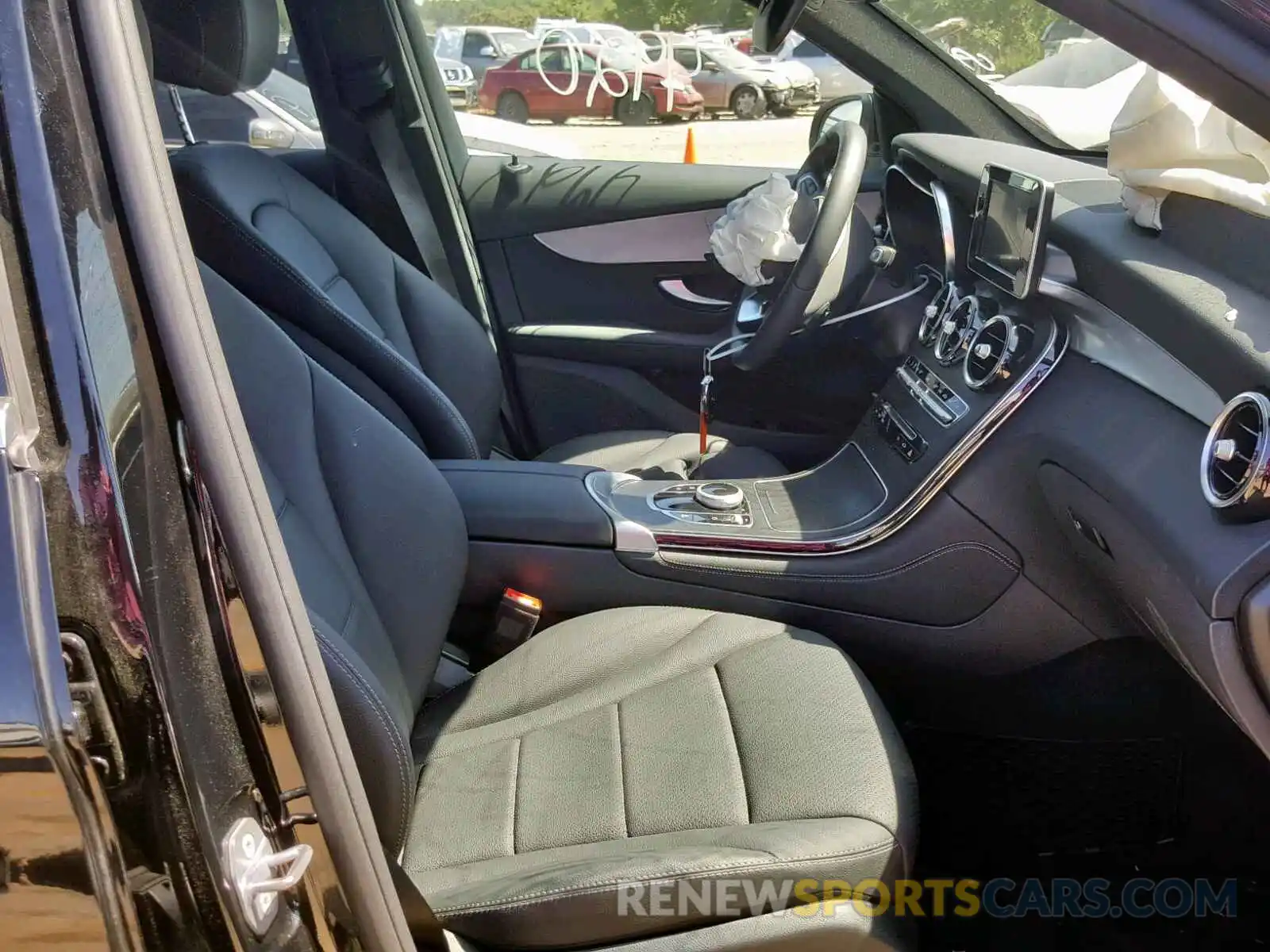 5 Photograph of a damaged car WDC0G4JB2KV132812 MERCEDES-BENZ GLC 300 2019